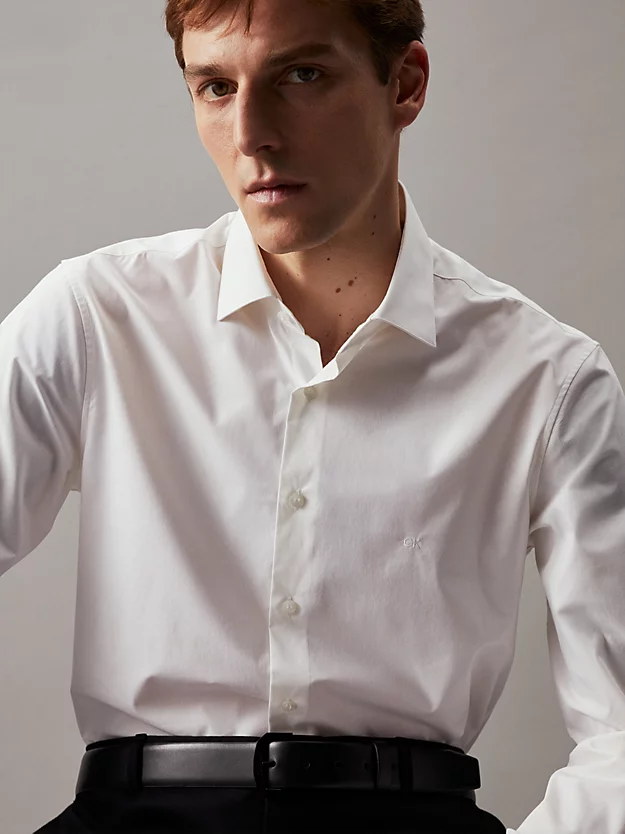 Camisa elegante e ajustada em tecido termotécnico