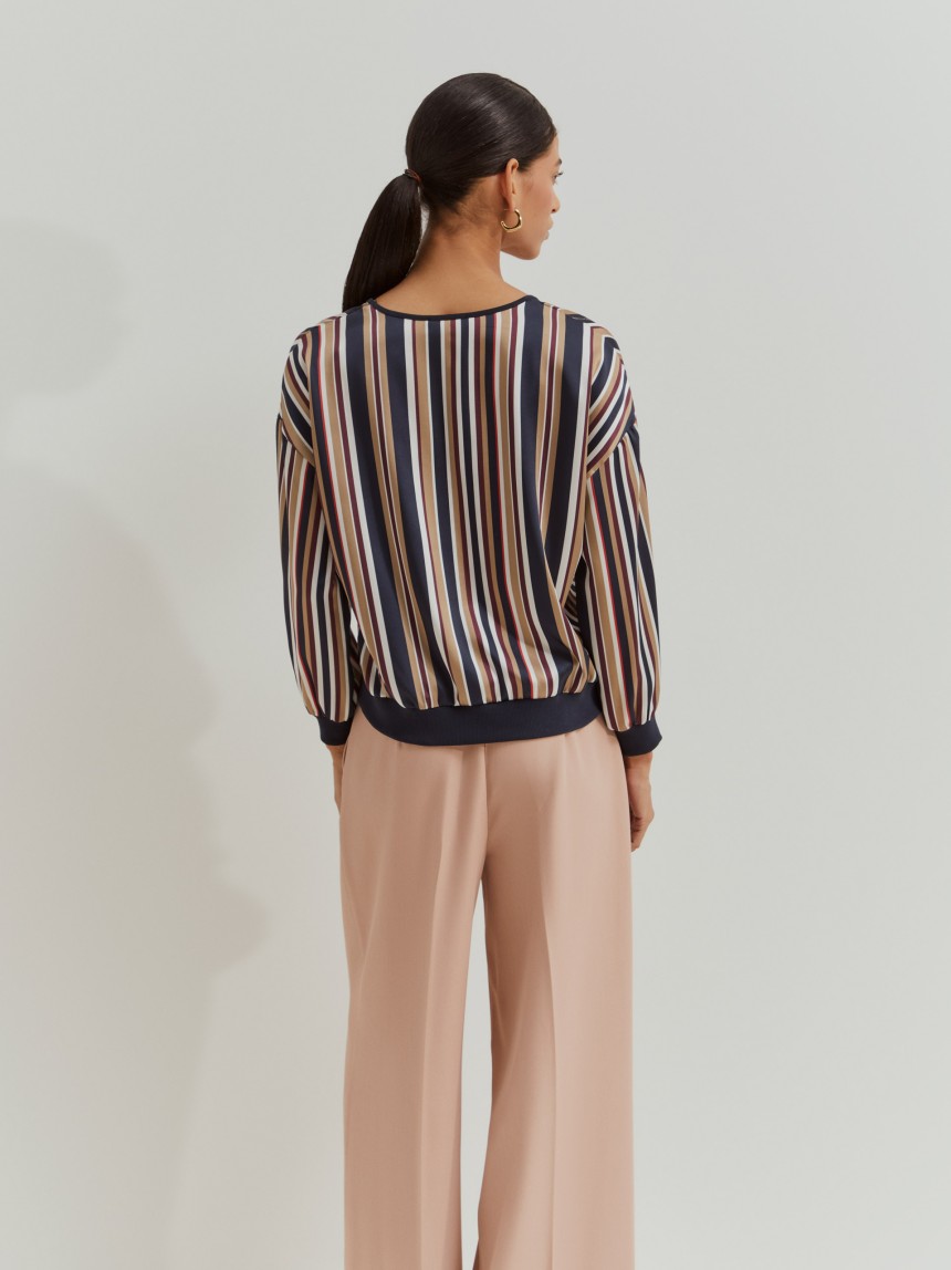 Blusa fluida às riscas