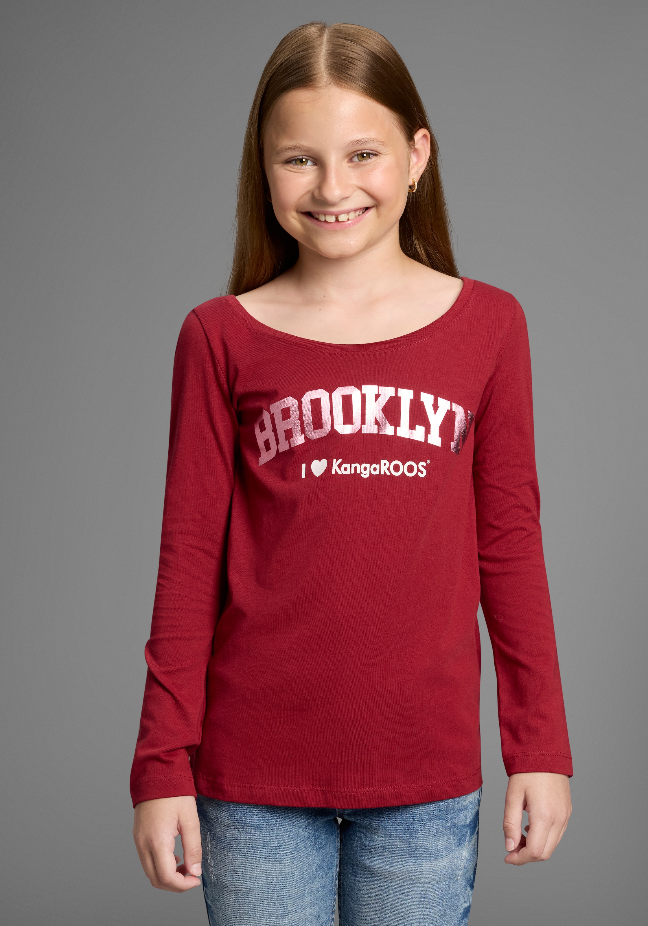 KangaROOS Langarmshirt »Shirt mit BROOKLYN Print«, Trendiger Frontprint, U-Boot Ausschnitt