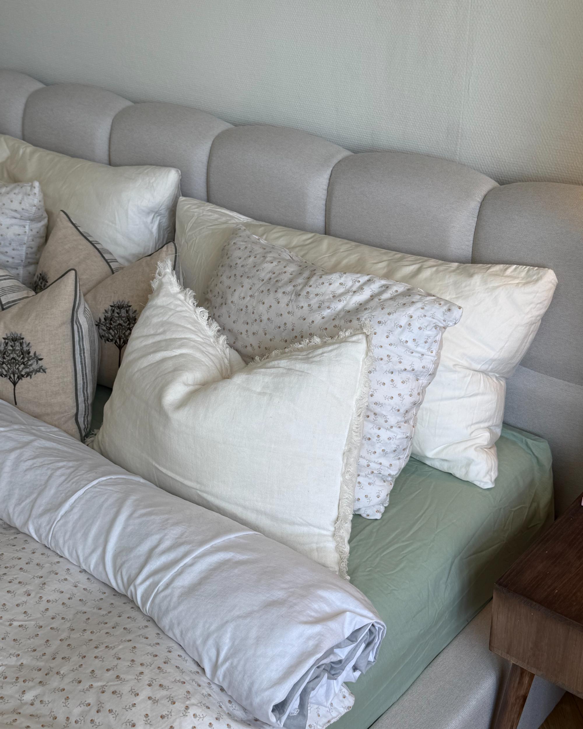 Bed met opbergruimte Stof BASTON 180 x 200 cm Gebroken wit
