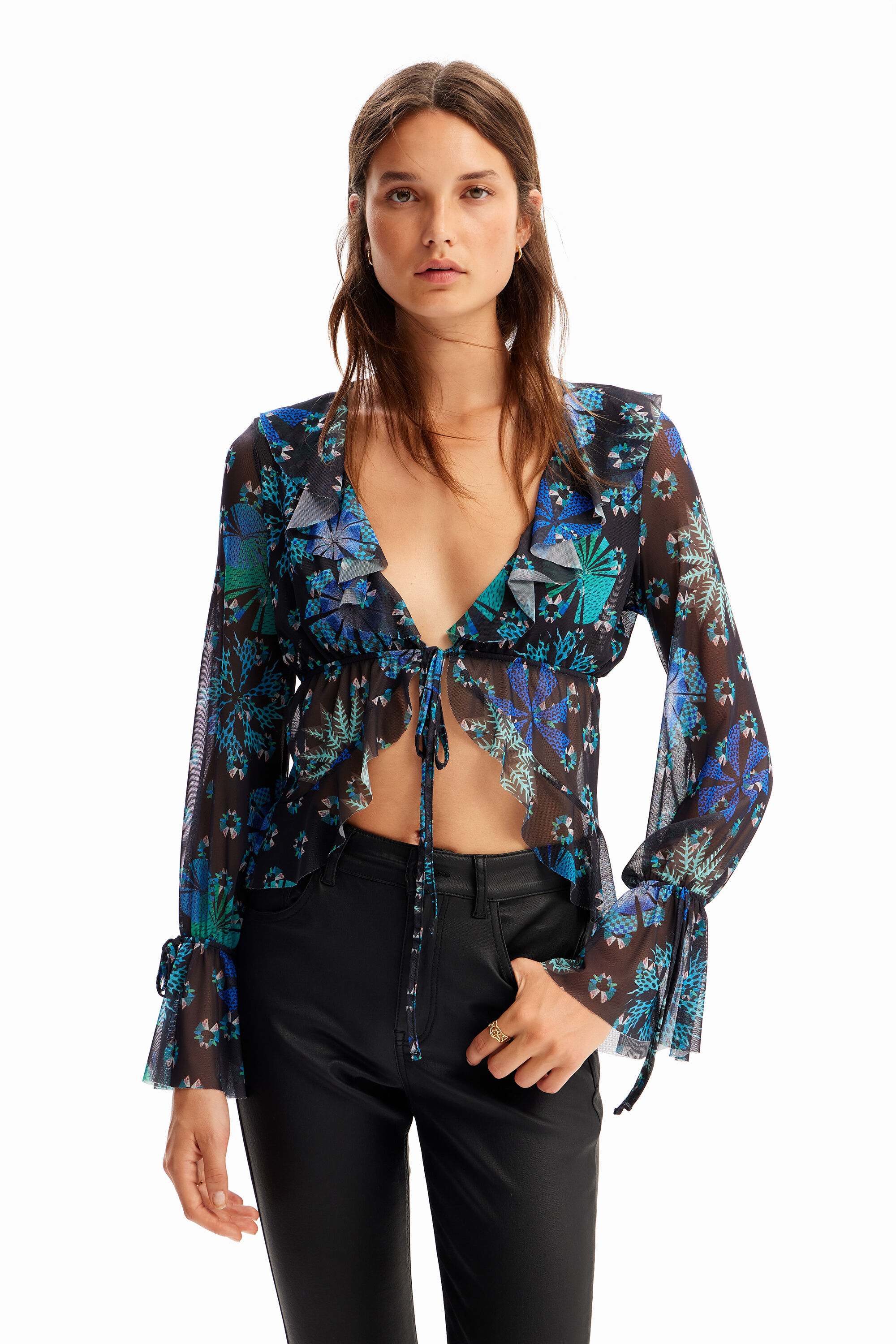 Blusa de tule com babados