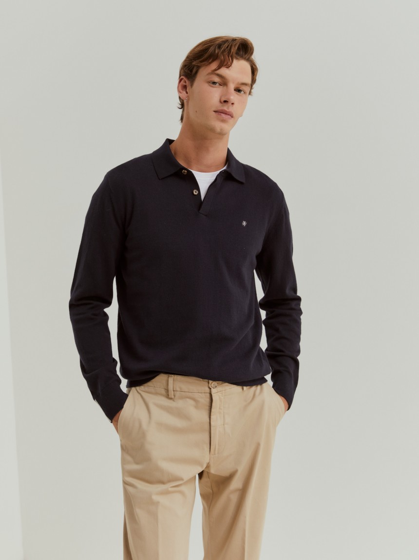 Calças chino regular fit vincadas