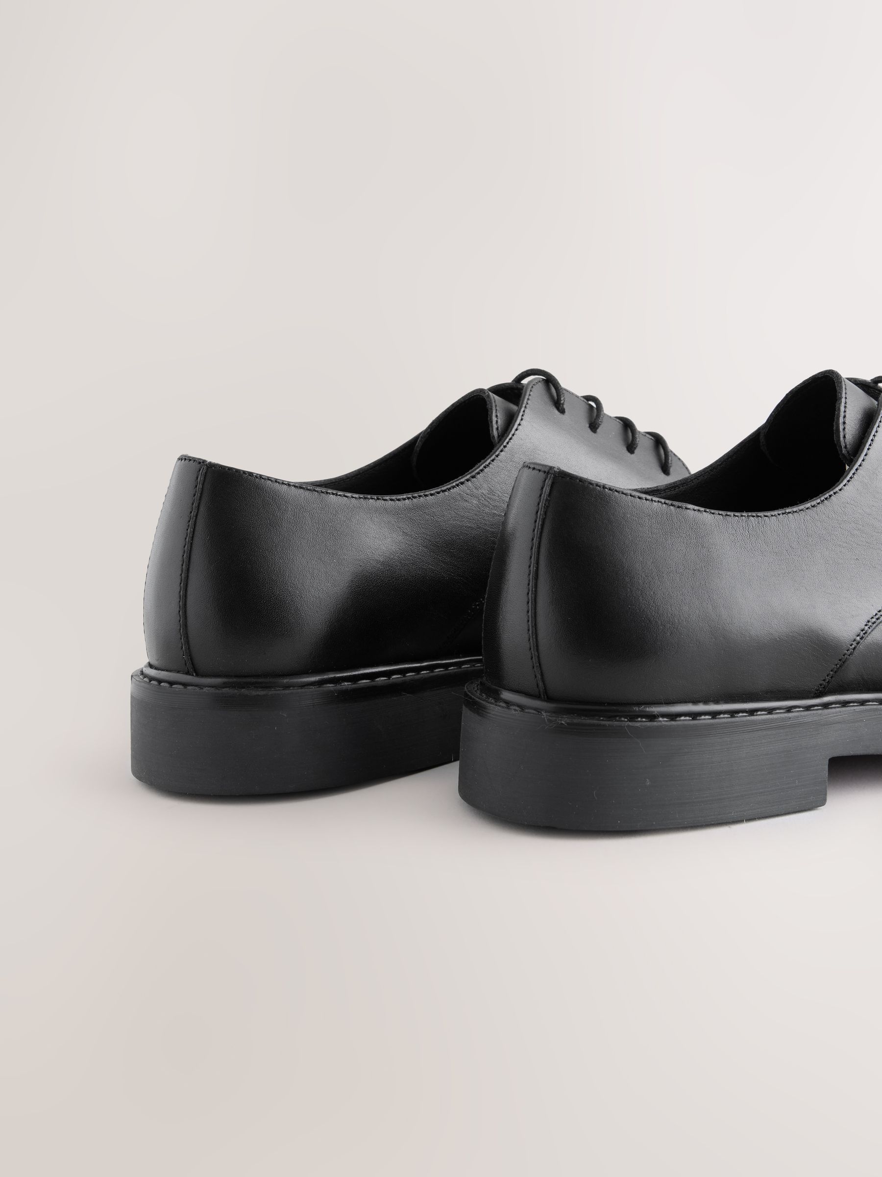 Zwart - Leren schoenen met contrasterende neus