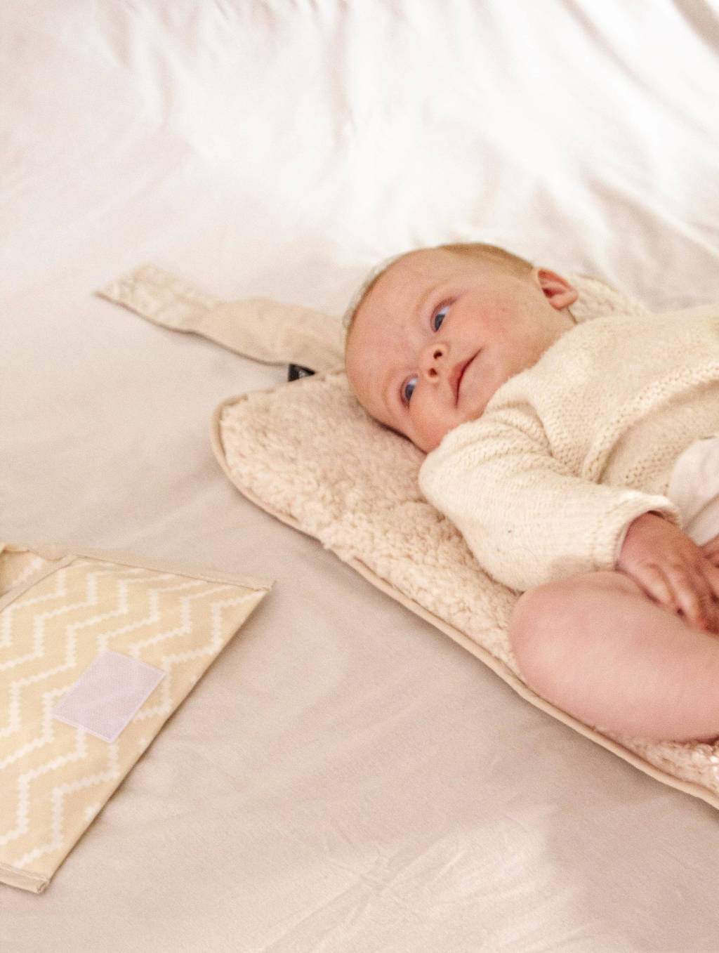 Napper combi: verschoonmatje met teddy + luieretui sandy wig
