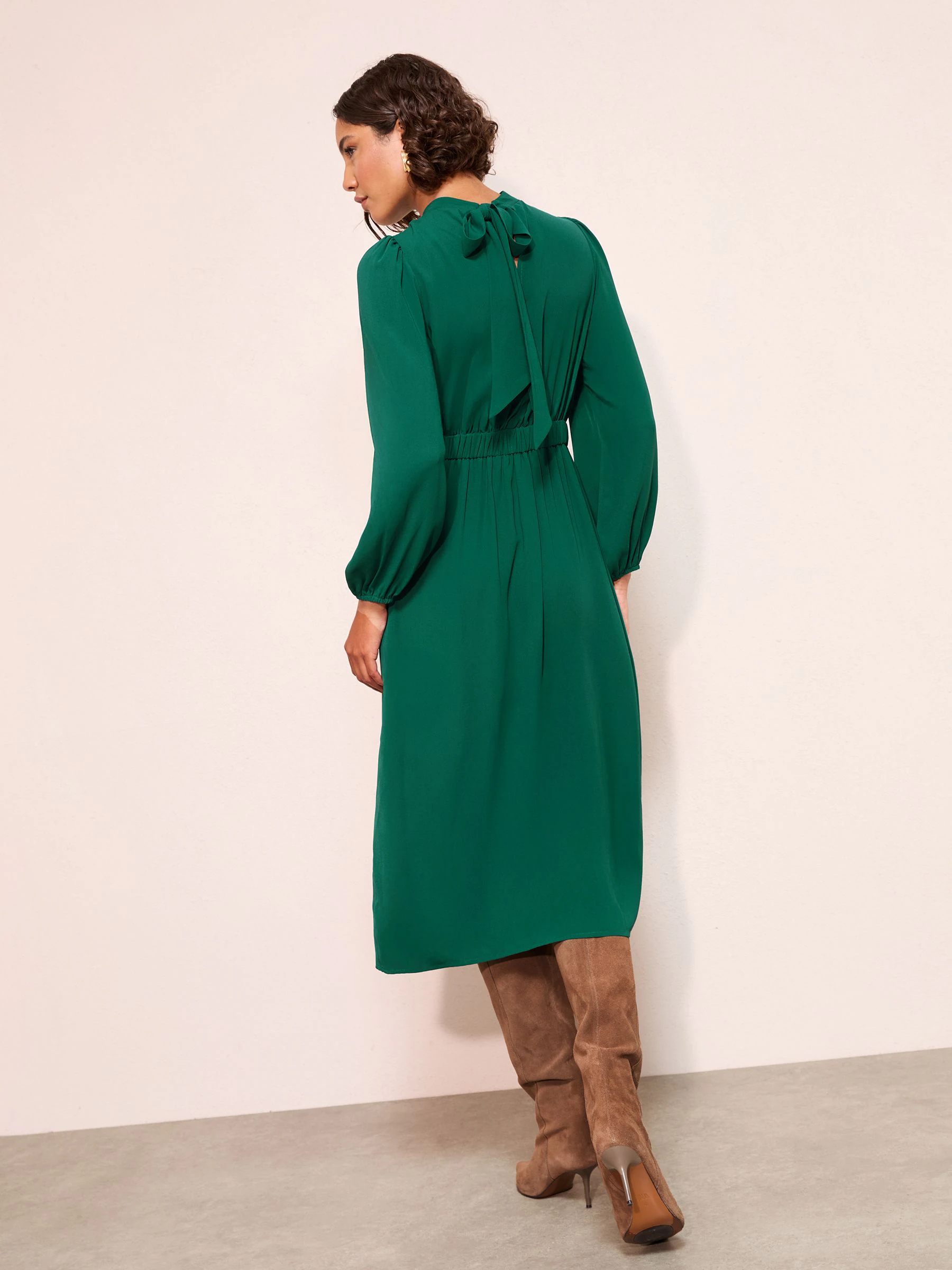 Groen - Friends Like These Midi-jurk met opstaande kraag en lange mouwen en strikdetail