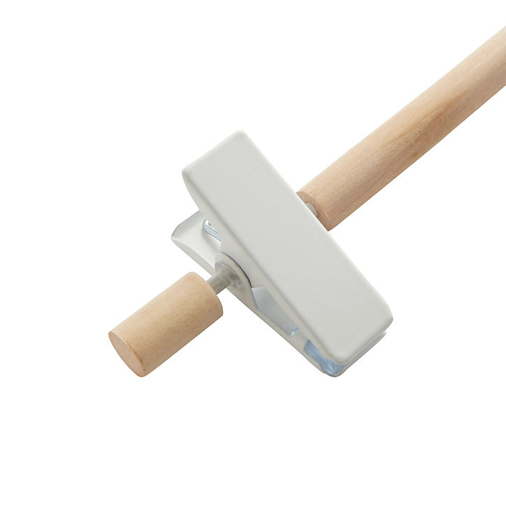 Lot de 2 cintres en bois avec pinces en métal blanc