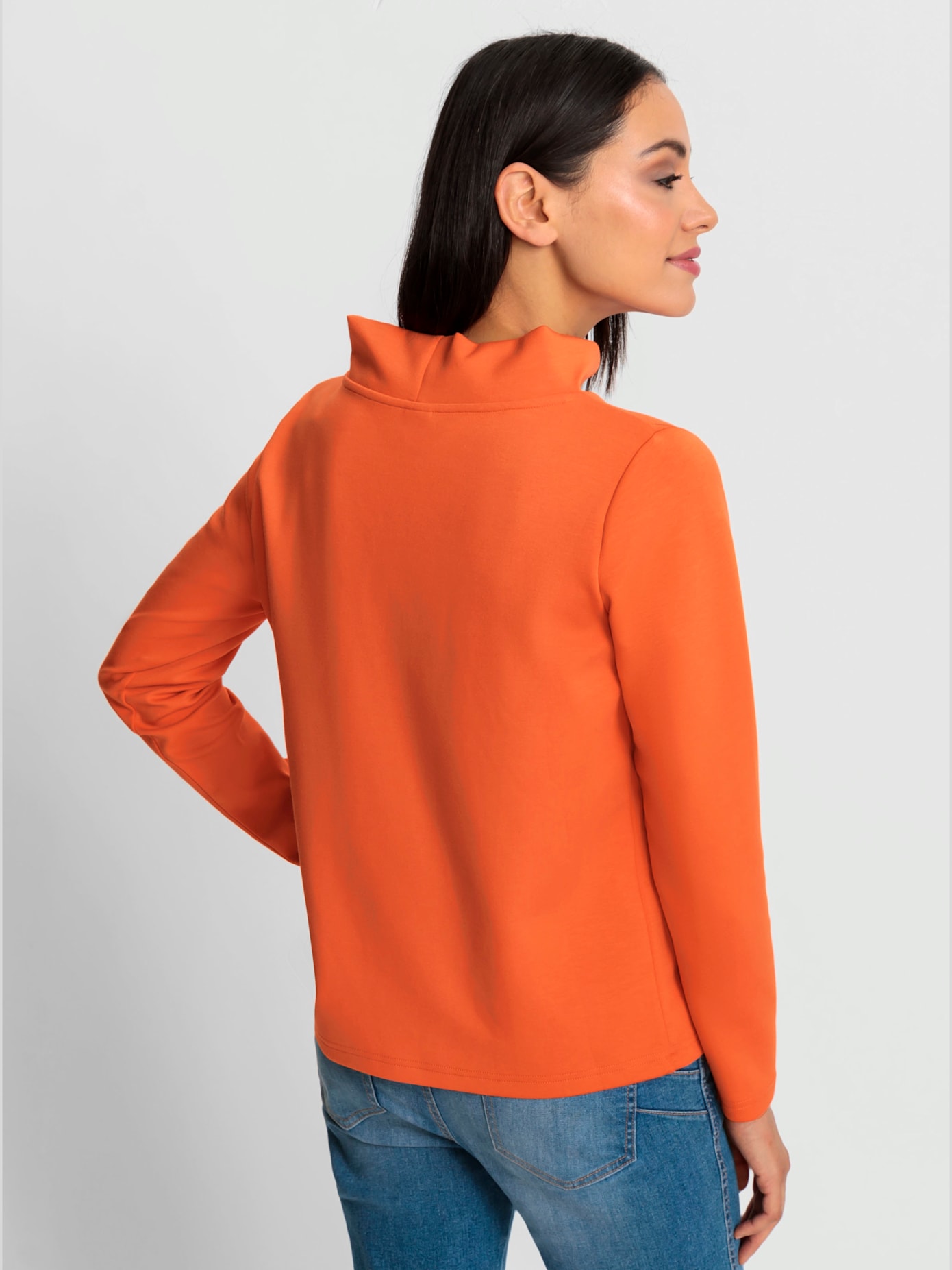 Sweat-shirt encolure raffinée