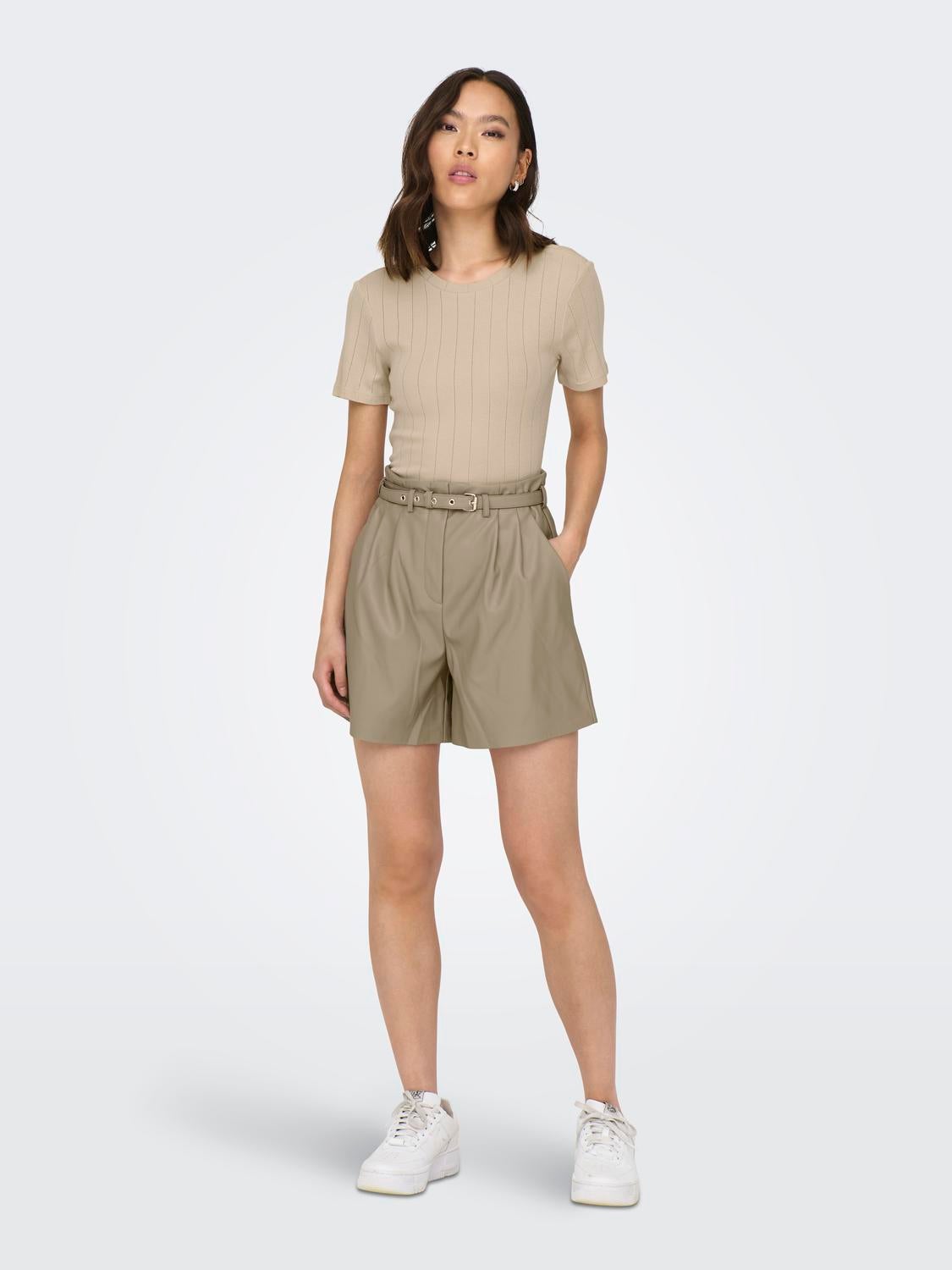 ONLHEIDI Mittlere Taille Normal geschnitten Shorts in Lederoptik Weathered Teak