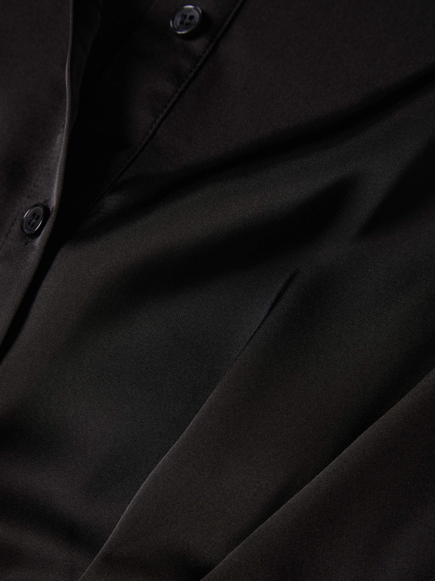 Camisa fluida acetinada