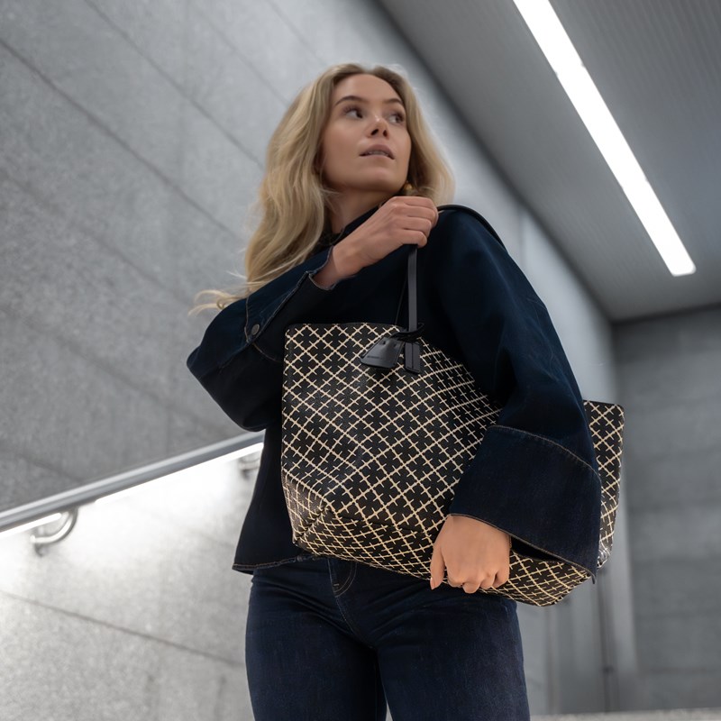 By Malene Birger<br>Shopper Abigail