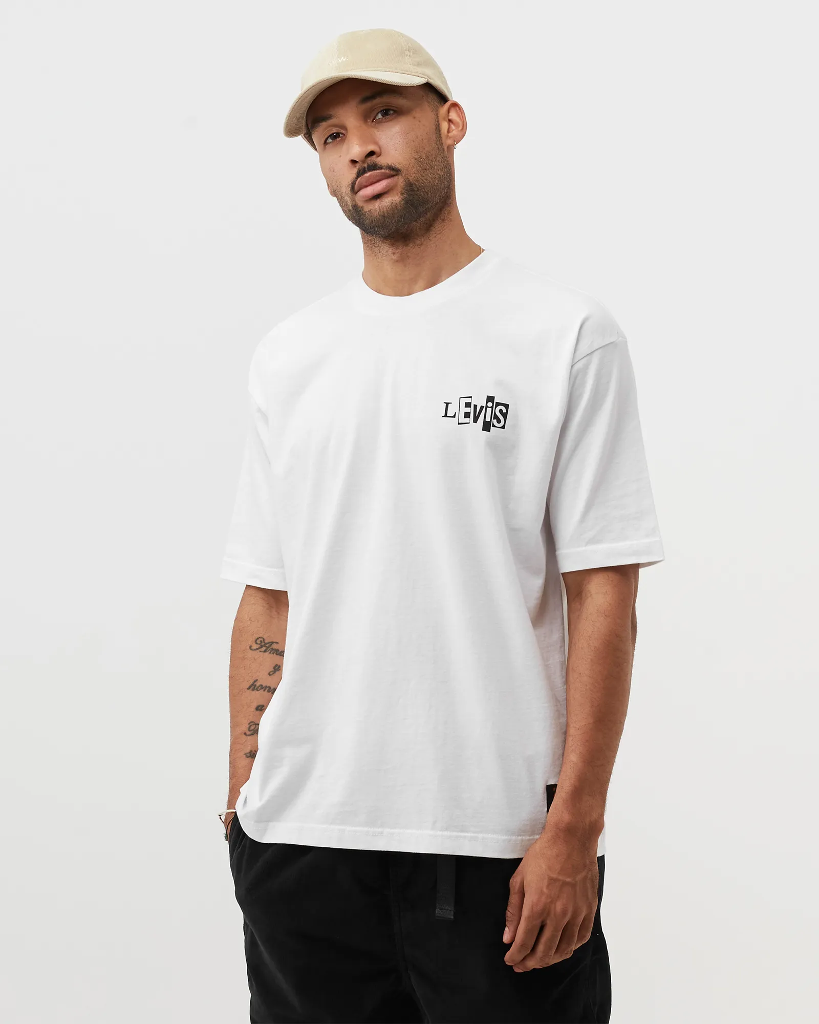 Levis GRAPHIC TEES