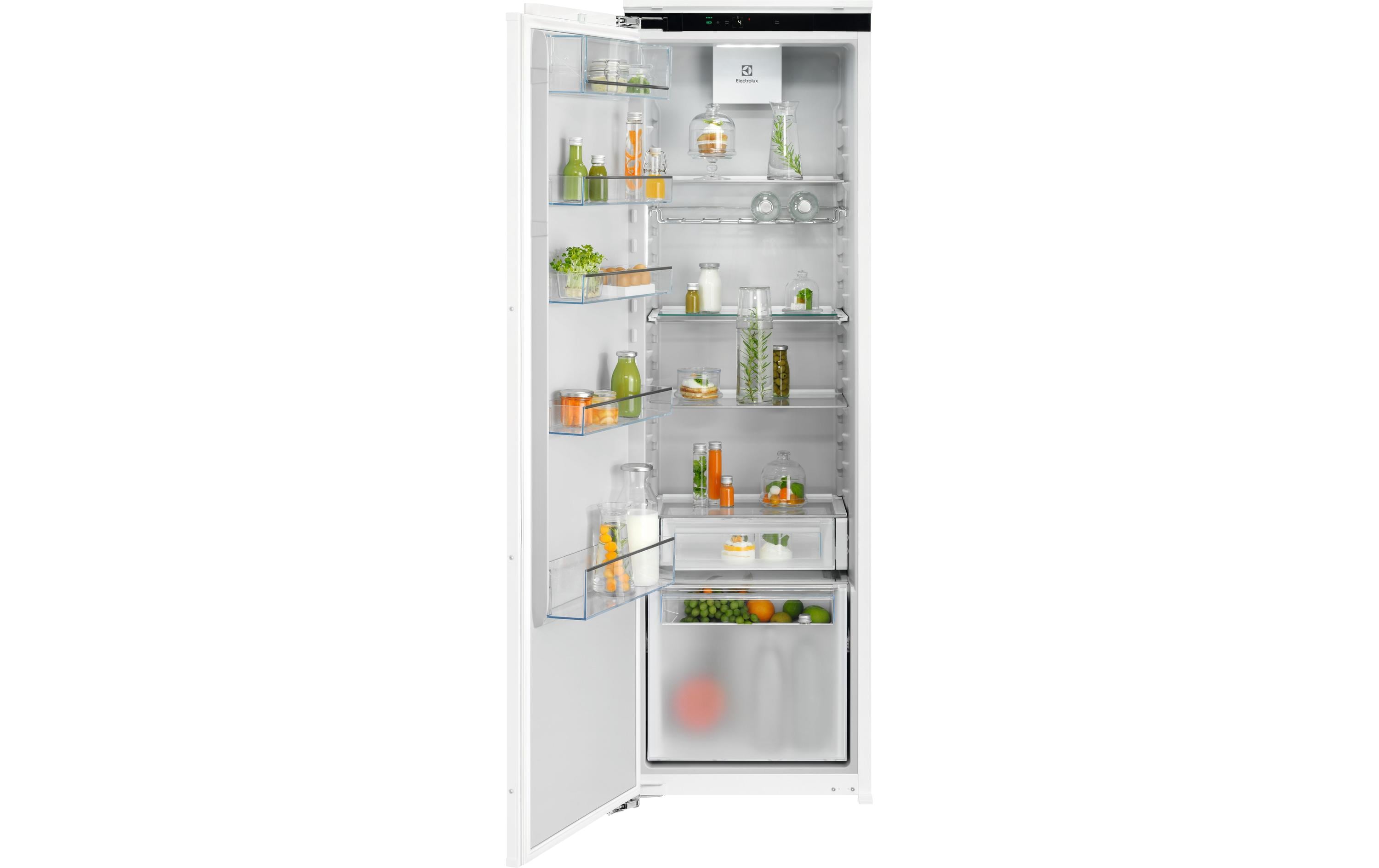 Einbaukühlschrank IK3318CAL Links/Wechselbar<br>Moderner Einbaukühlschrank mit flexiblen Ablagemöglichkeiten, LED-Beleuchtung und sanft schliessender Tür für optimalen Komfort