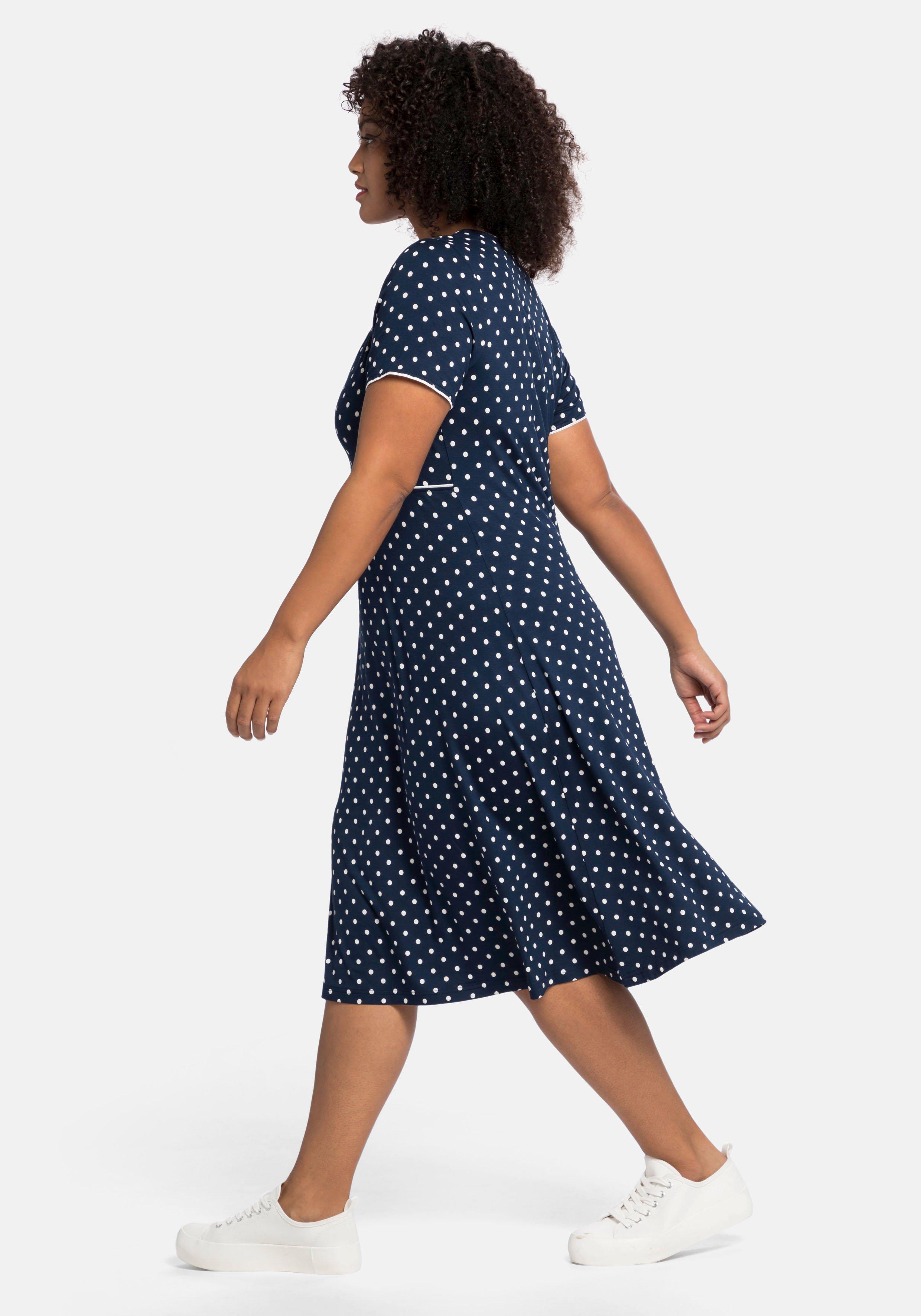 Jerseykleid mit Punktedruck und Paspelierung