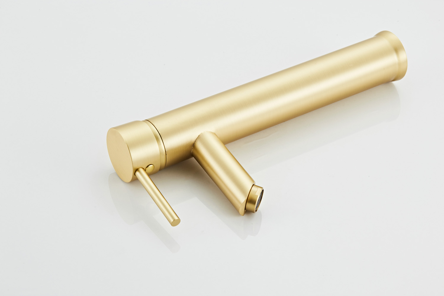 Saniclear Brass verhoogde wastafelkraan geborsteld messing mat goud