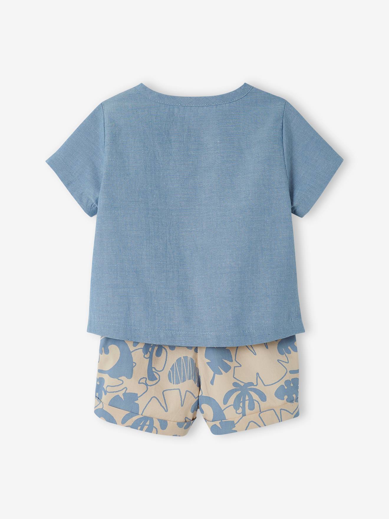 Roupa de bebê: camiseta azul clara e shorts.