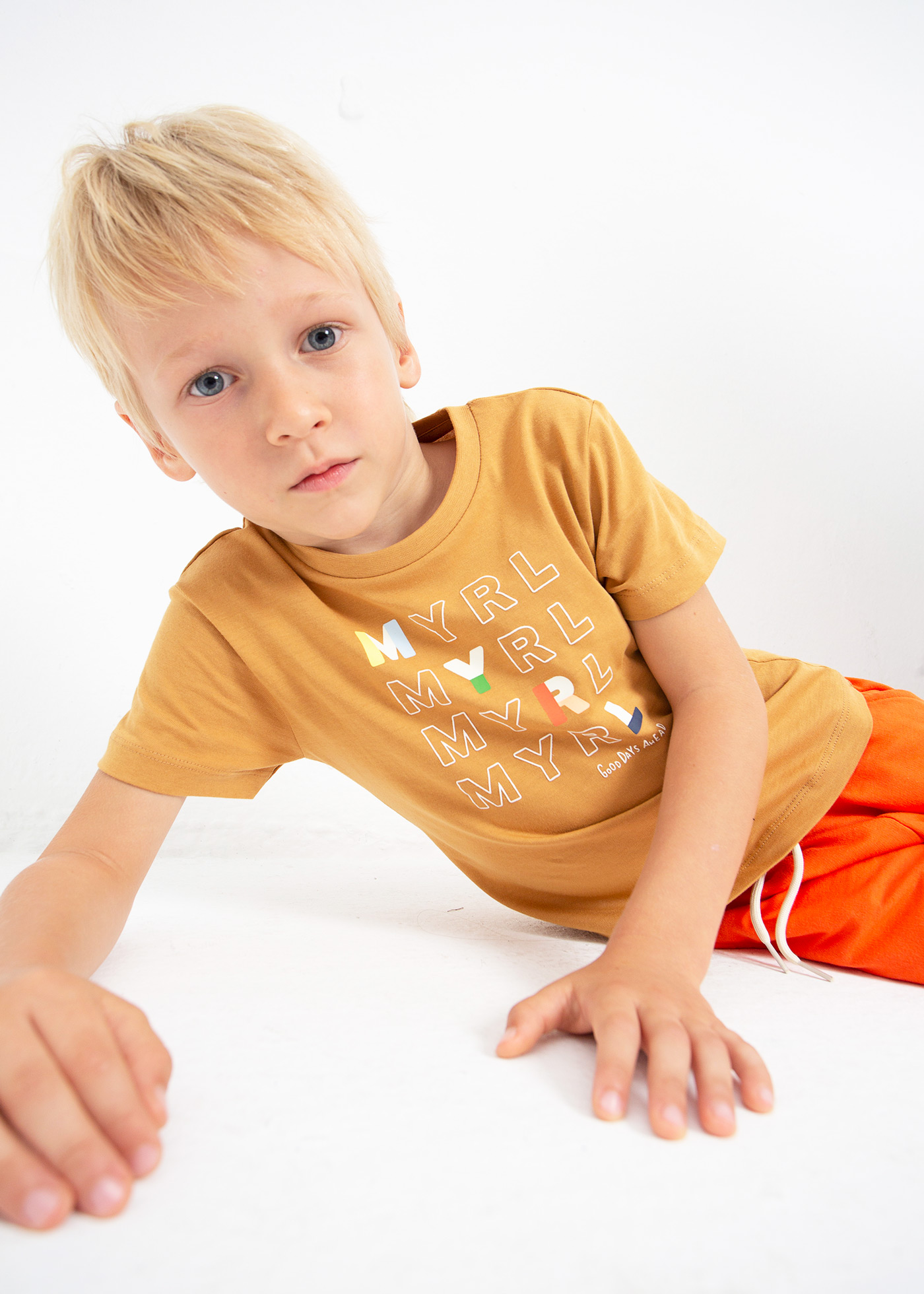 Camiseta básica de manga curta para meninos