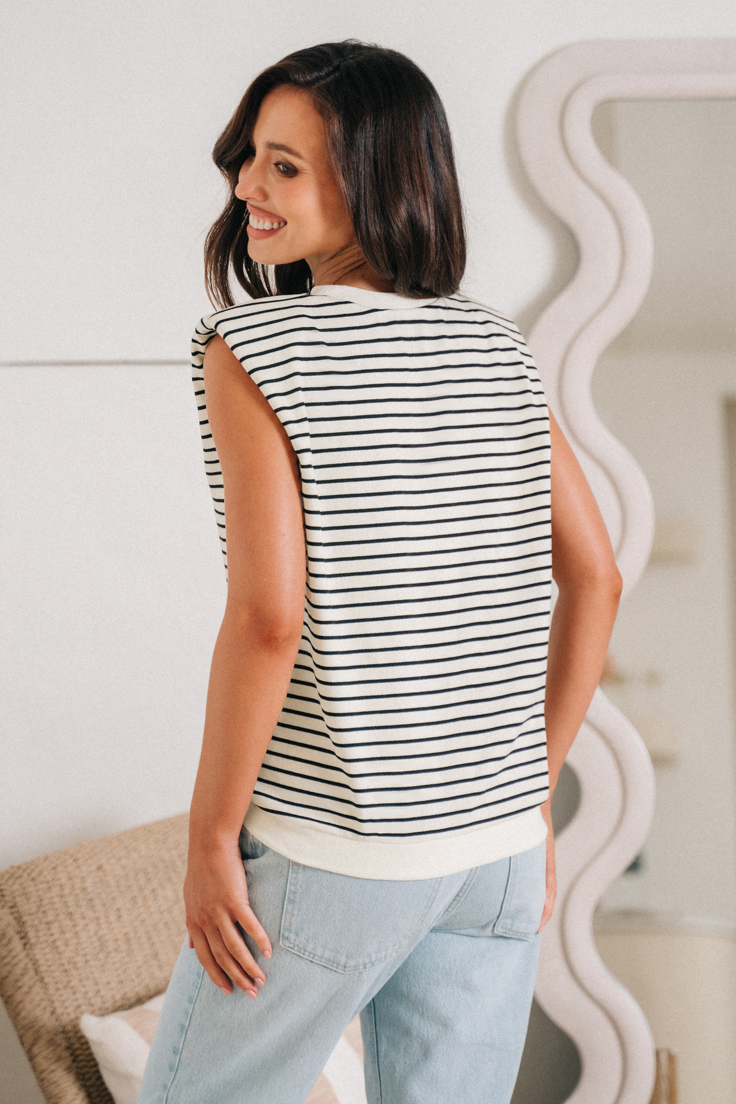 T-shirt avec mancherons à rayures noires et blanches