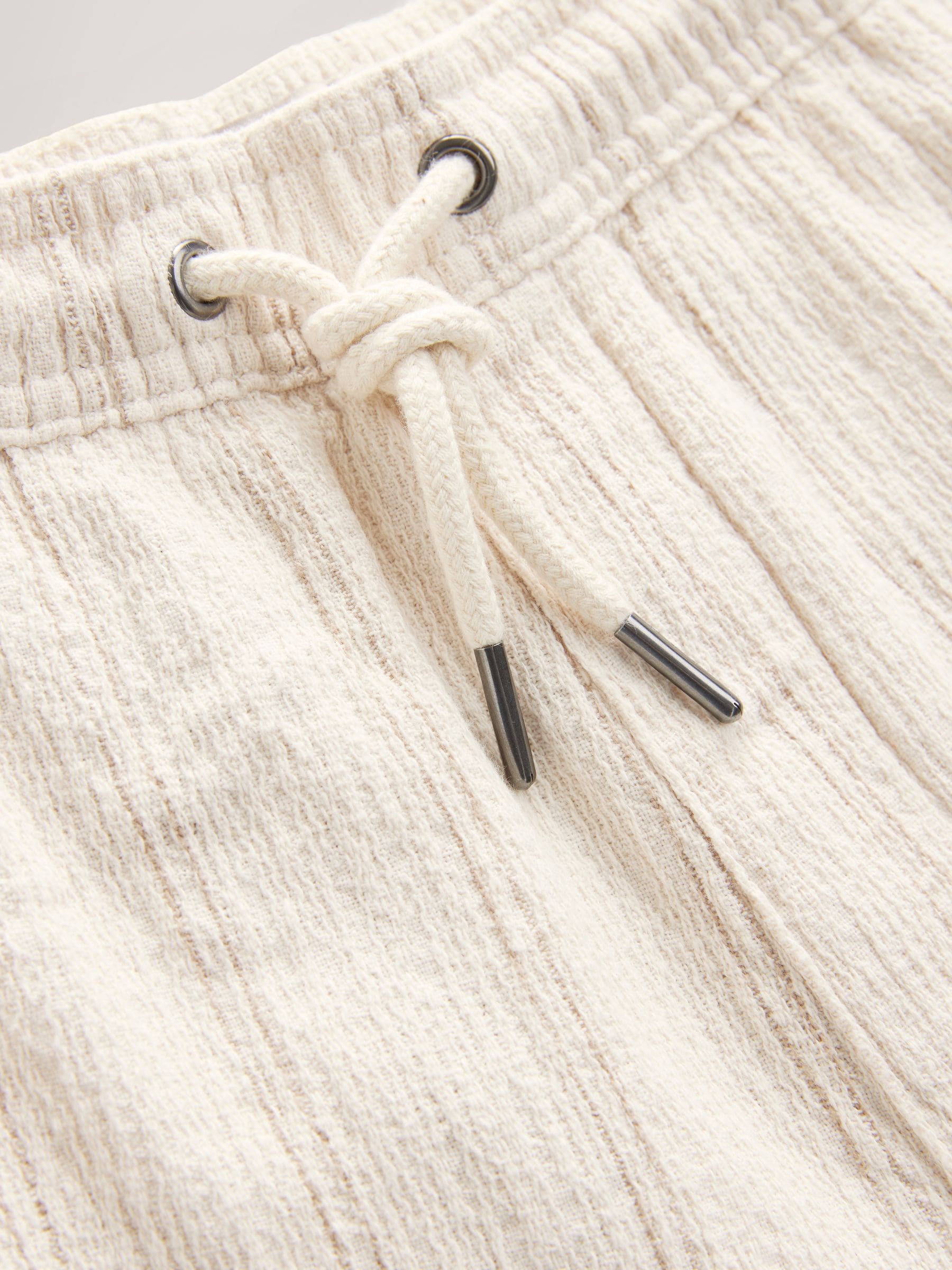 Ecru - Gestreepte short met elastische taille en textuur