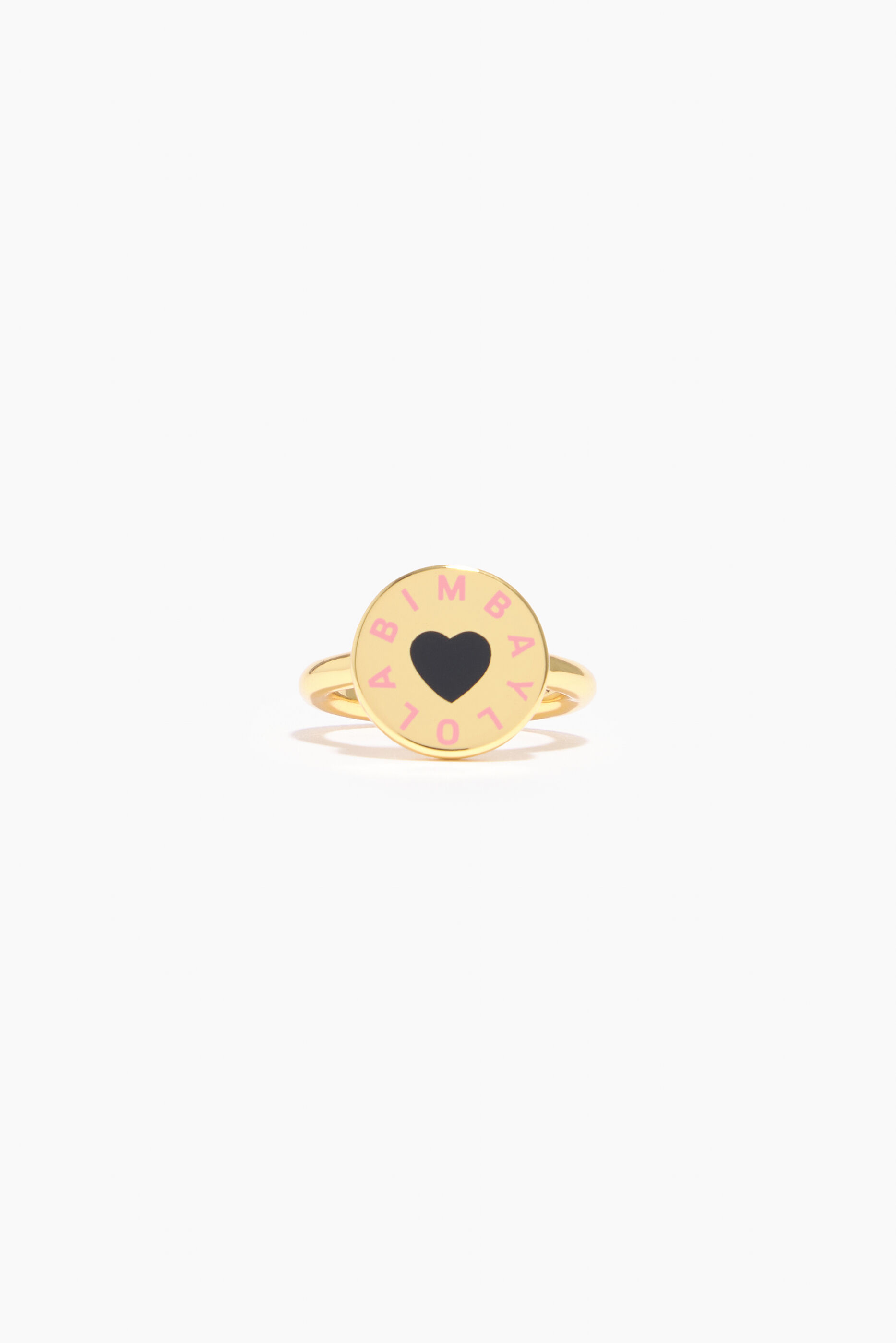 Anel com logotipo de coração dourado
