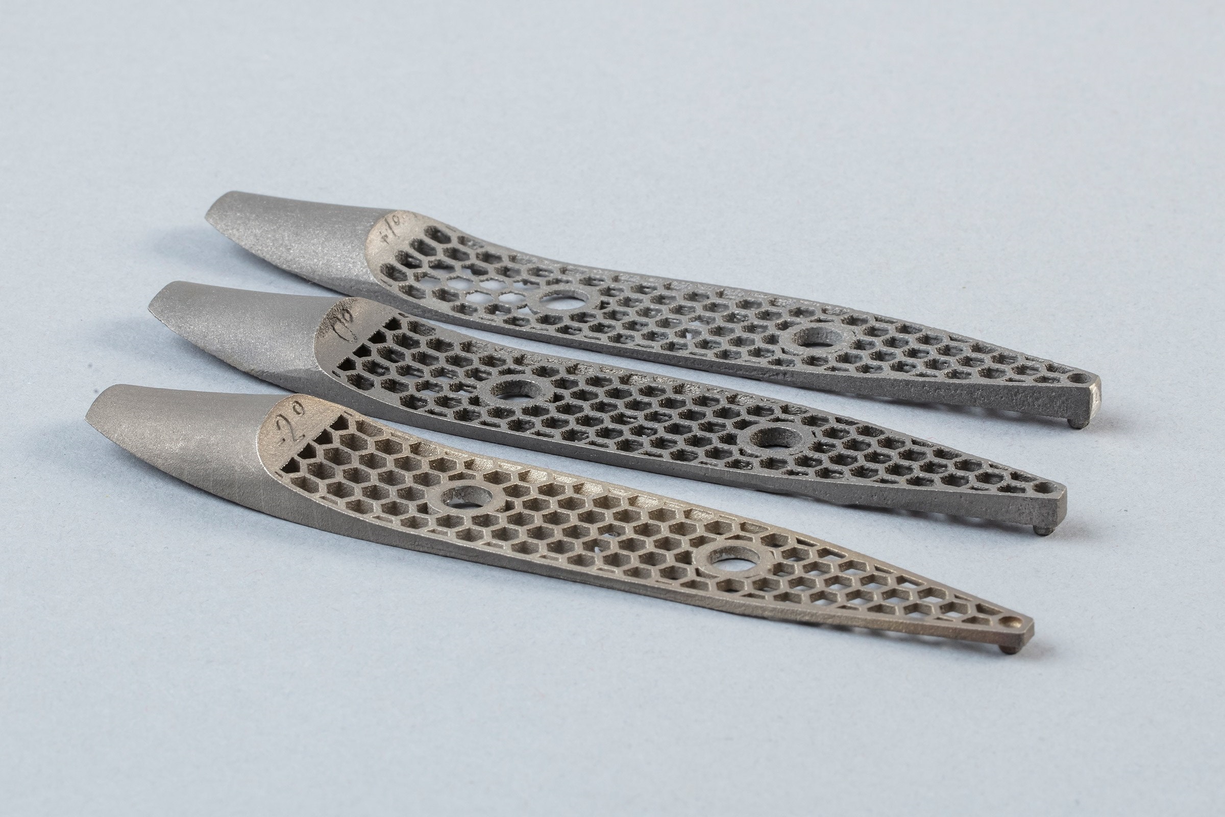 Armstrong Foils Cale tail trim titanium - 2 degrée