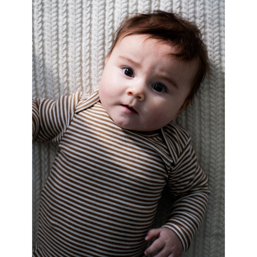 Køb Serendipity Almond/Offwhite Baby Body Stripe