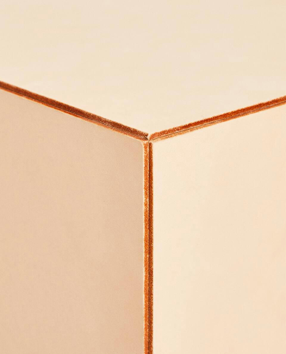 CADEIRA CUBO DE COURO - X STUDIO NICHOLSON