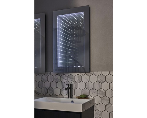 LED Infinity badkamerspiegel Barcelona 50x80 cm met schakelaar IP 44 (beschermd tegen vreemde voorwerpen en spatwater)