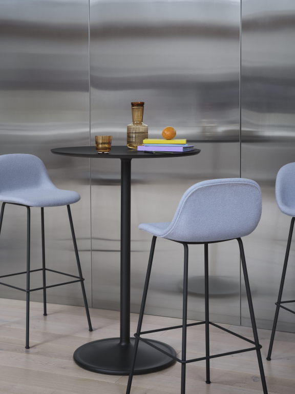 Muuto Soft Café statafel Ø75x105 Dark Oiled Oak