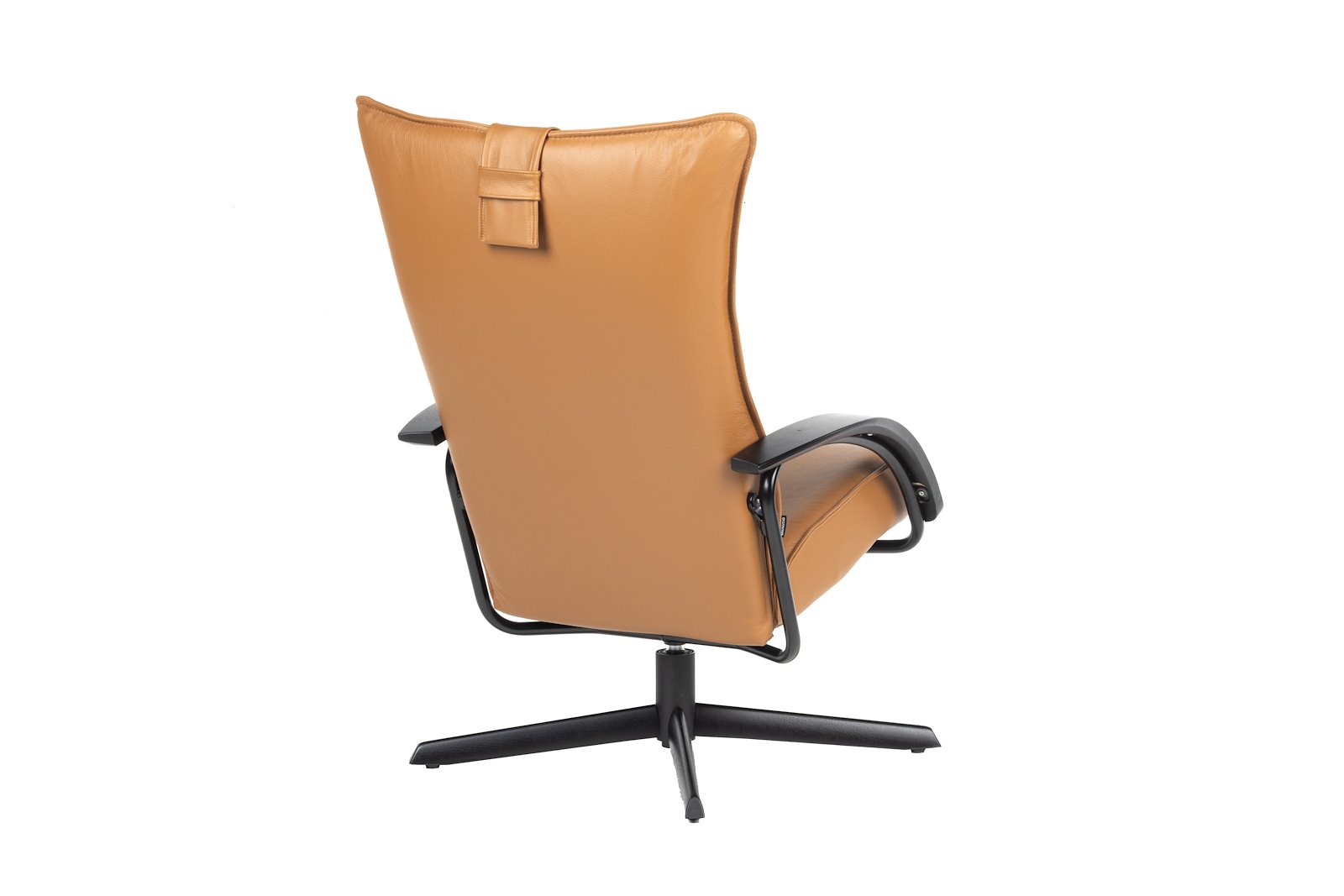 Delta Jive Wood Lenestol Soft. Hud Classic Nougat med S09 sortlakkert eik.