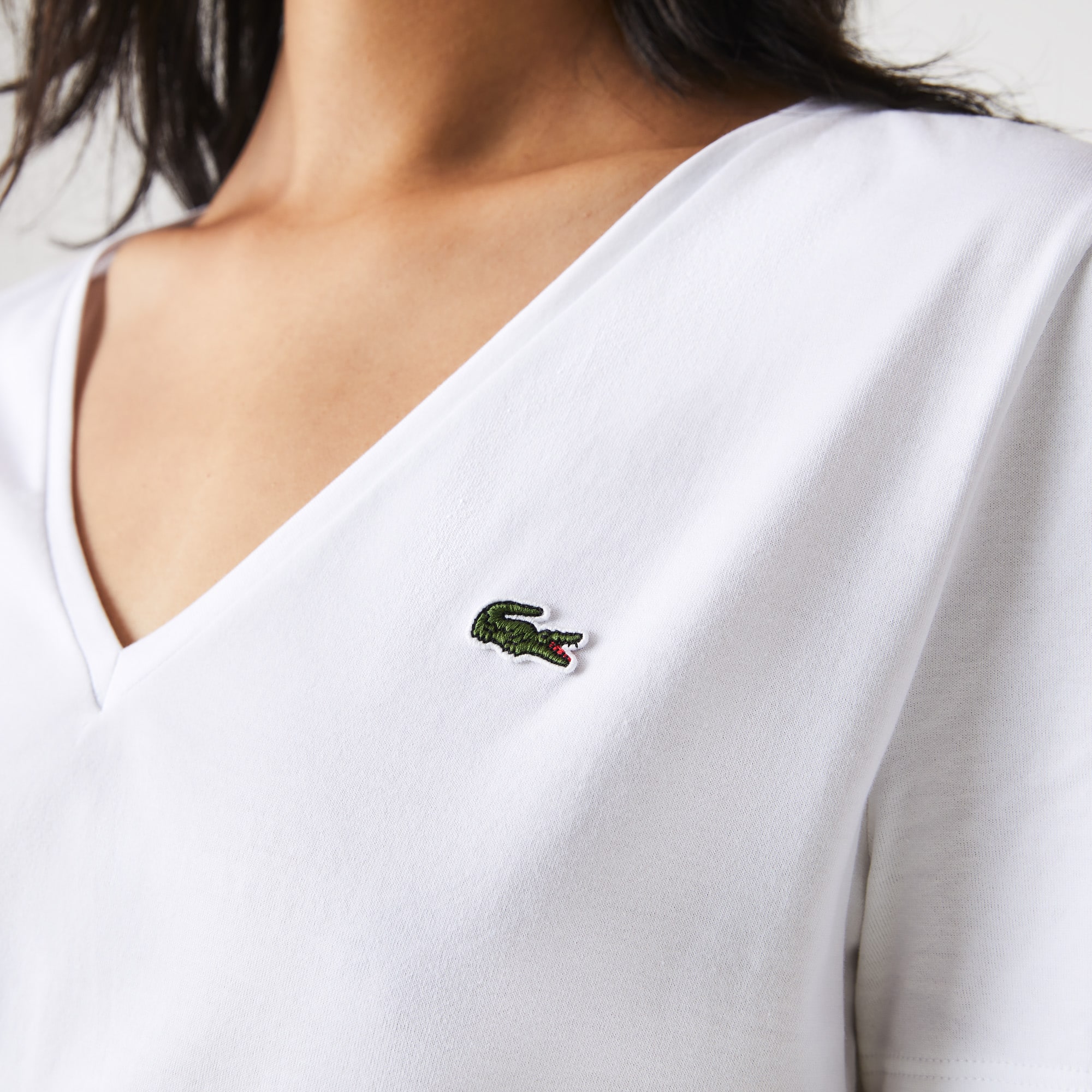T-shirt à col V loose fit en coton uni T-Shirts - Blanc - Lacoste - Femme