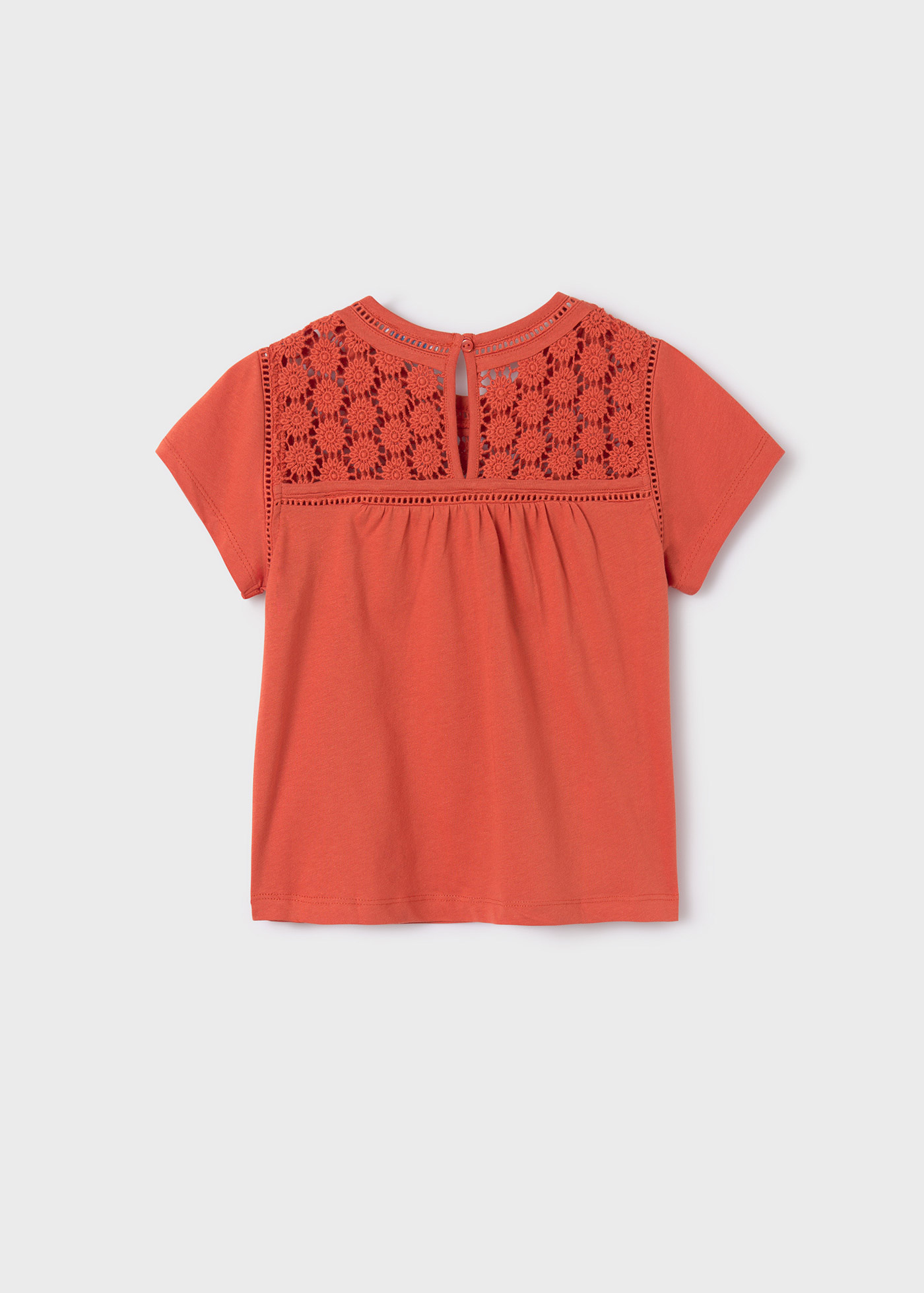 Camiseta feminina Better Cotton em guipure