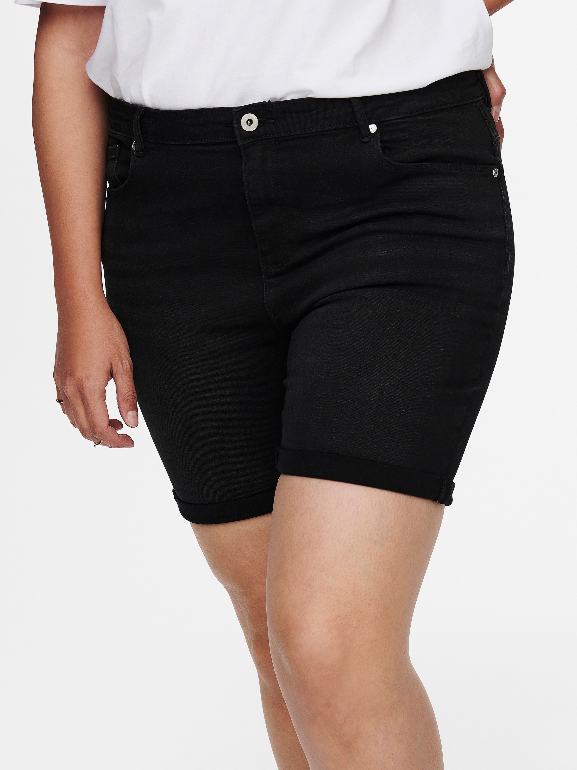 ONLY CARMAKOMA Jeansshorts »CARLAOLA HW SHORTS AZG573 DNM« mit schmalem Umschlag