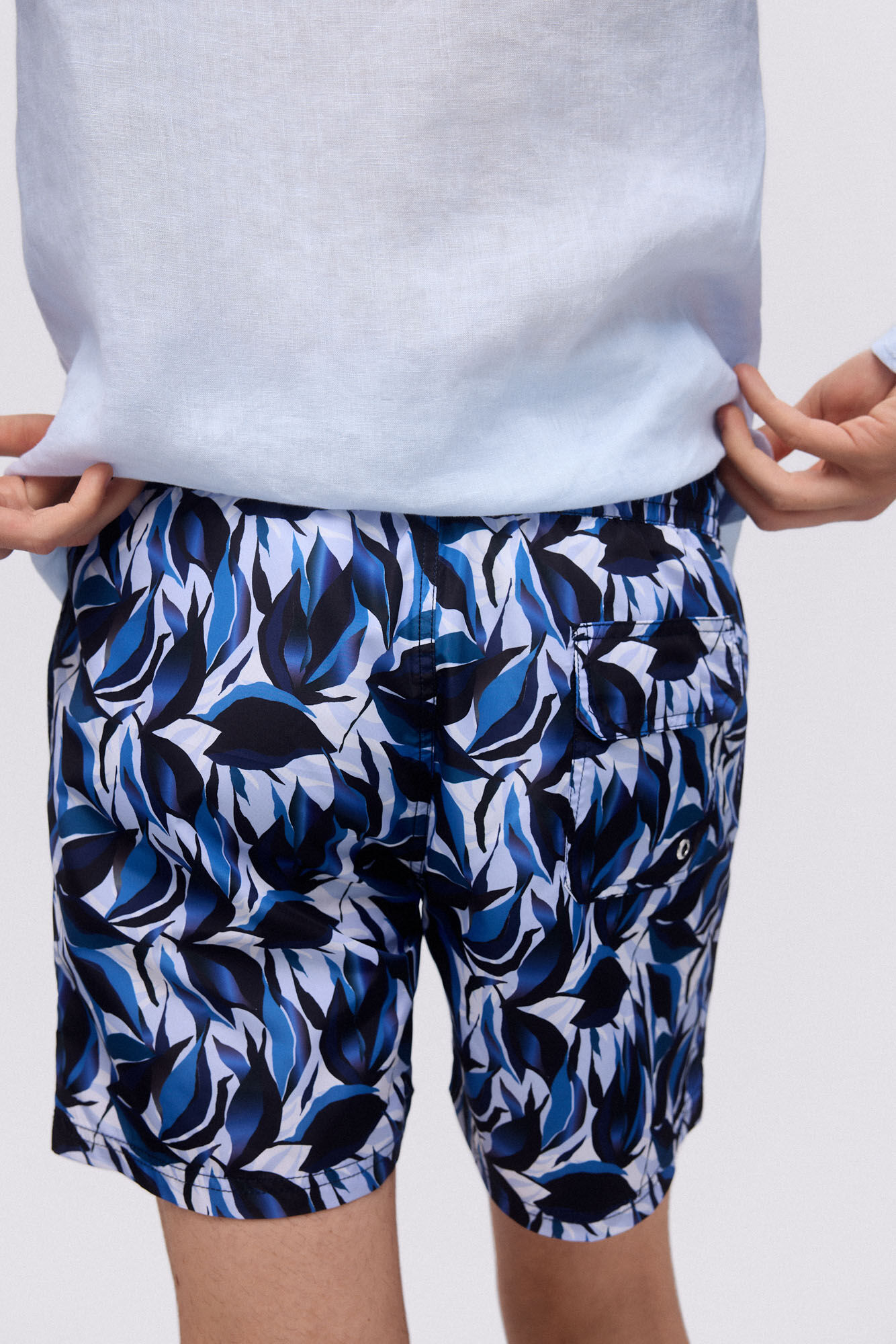 Maiô com estampa de folhas - Azul