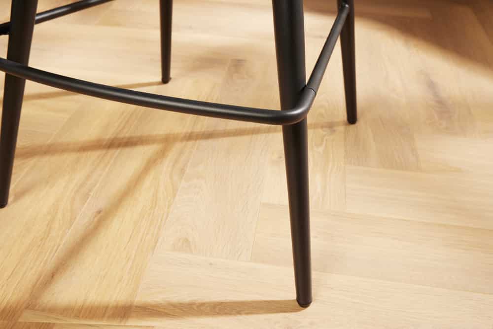 Drehbarer Barhocker PAPILLON grau Samt Barstuhl mit Lehne schwarze Metallbeine