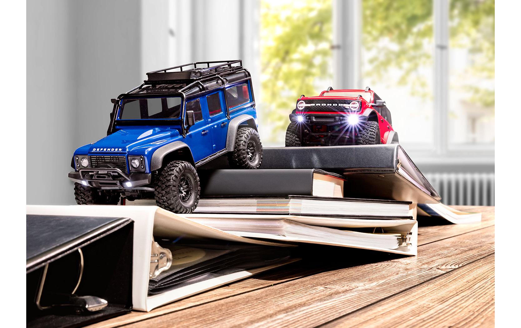 Scale Crawler TRX-4M Land Rover Defender Blau, RTR, 1:18<br>TRX-4 Performance im Mini-Format