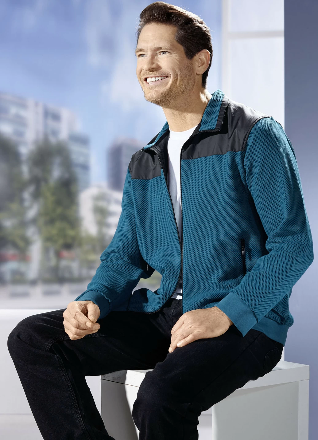Sweatjacke mit Seitentaschen