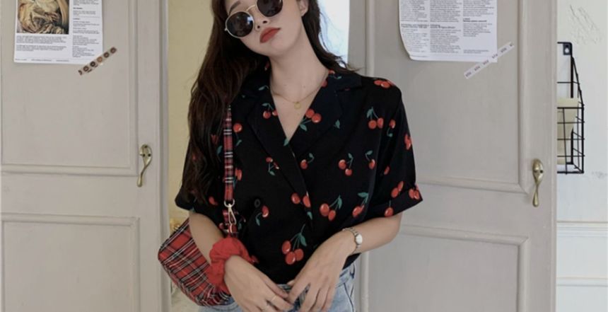 Mikiko - Blouse met korte mouwen en kersenprint