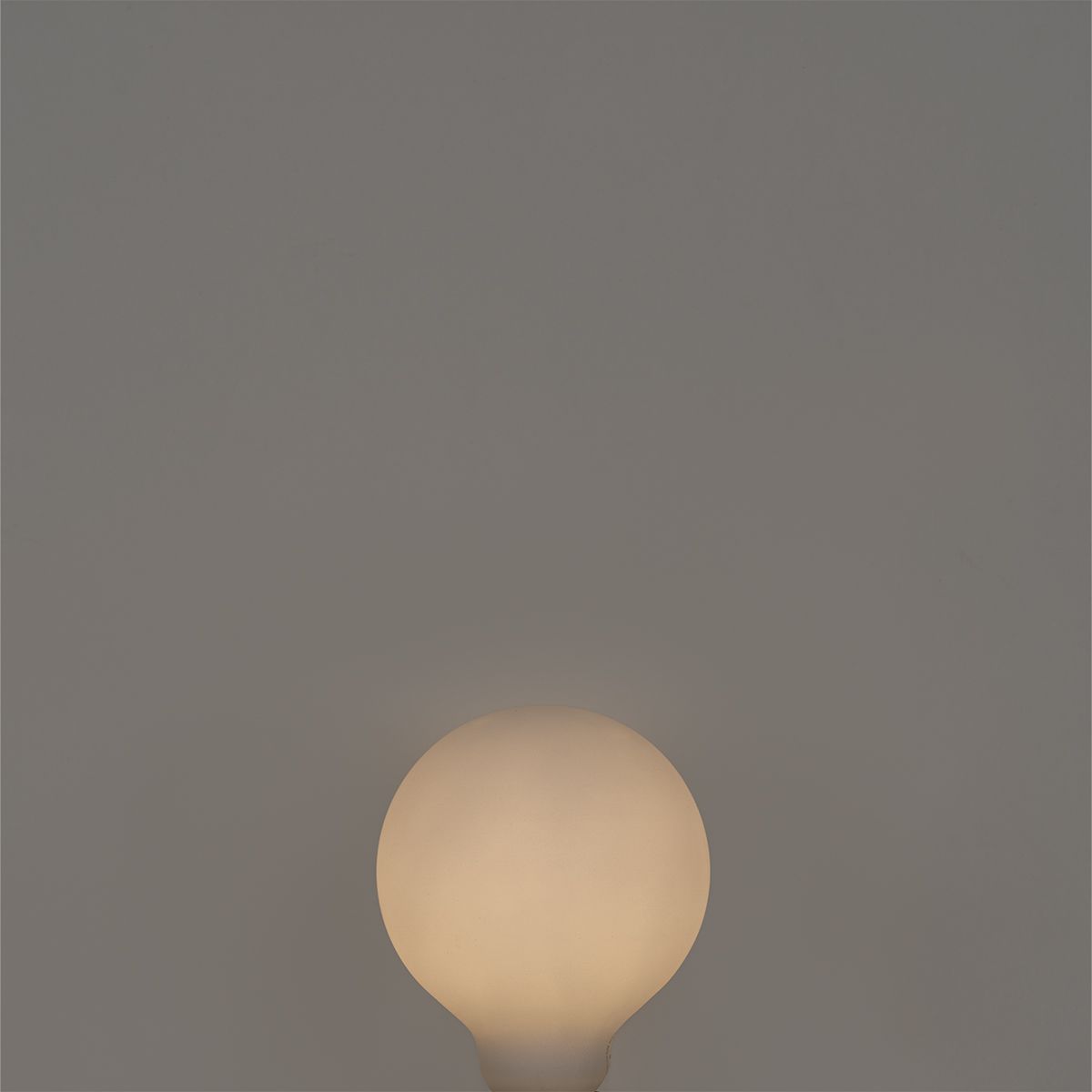 E27 3-staps dimbare LED lamp G95 mat 5W 550 lm 3000K