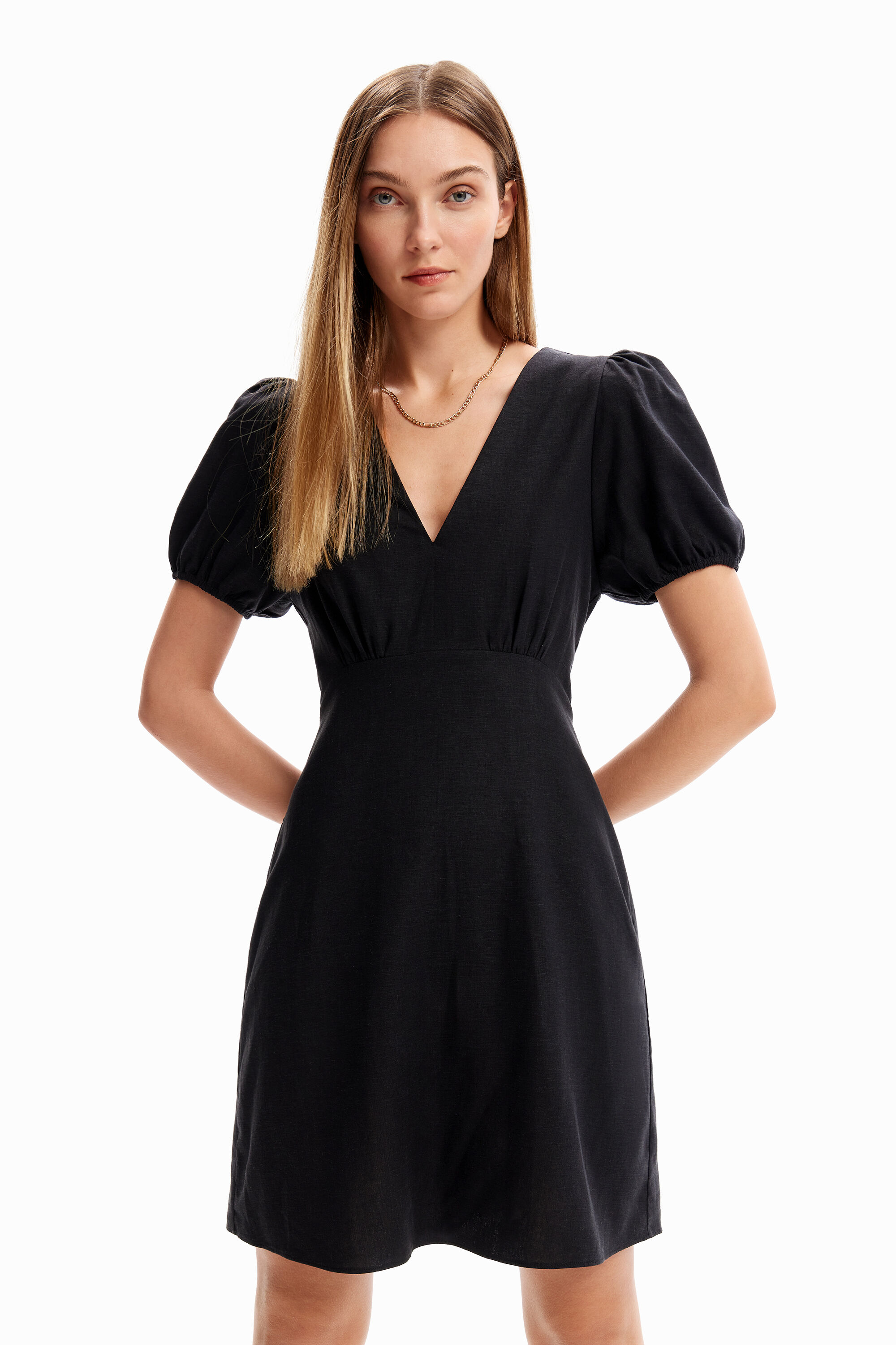 Robe courte manches froncées