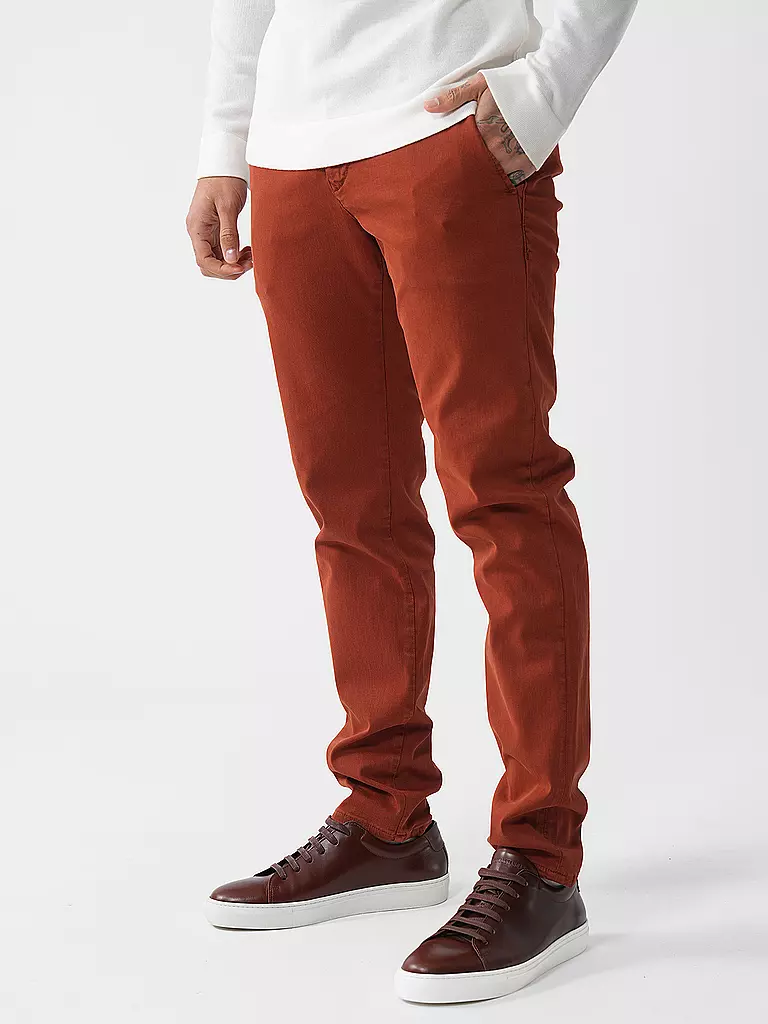 MAC Chino DRIVER rot