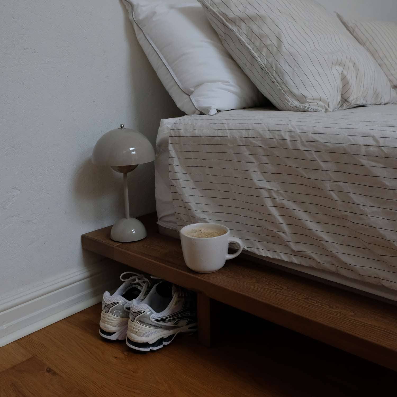 Karup Design Bettgestell »JAPAN BED, FSC®-zertifiziertem Massivholz Futonbett, excl. Matraze« Mit Lattenrost,  zeitlos, bequem & in mehreren Farben und Grössen erhältlich.