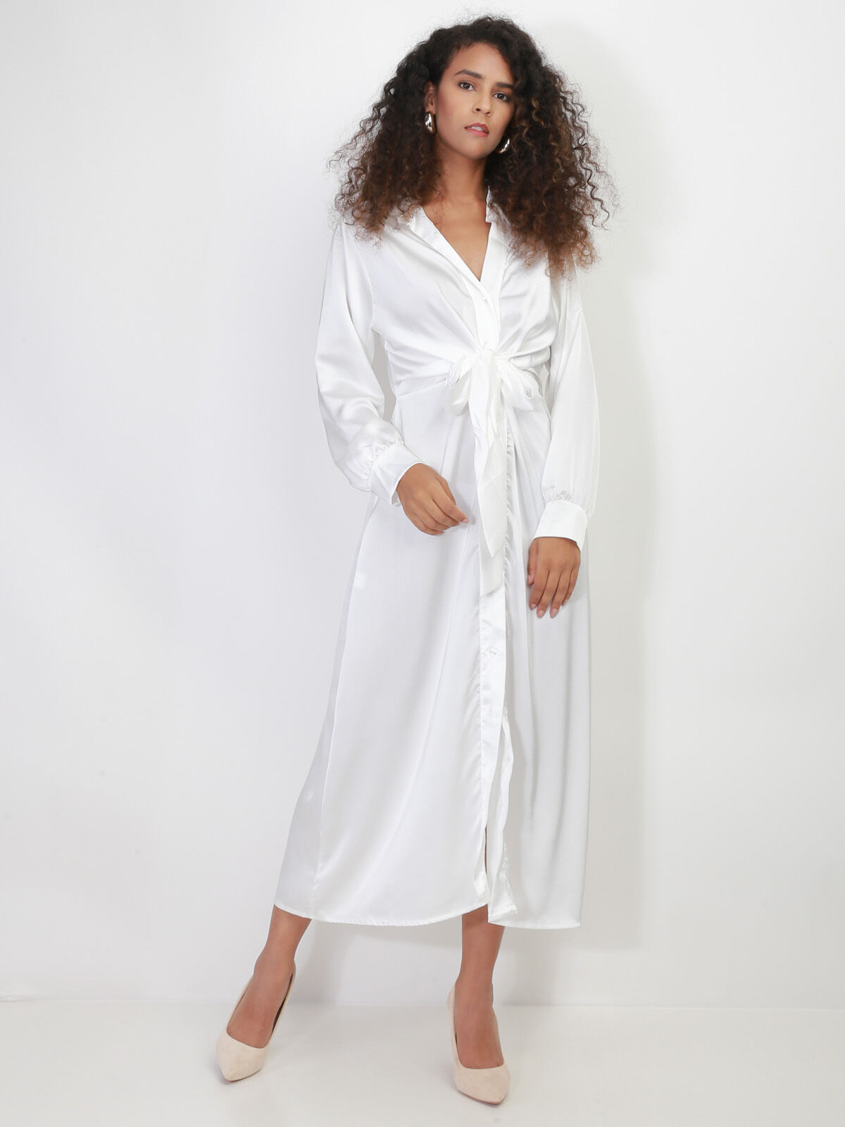 Robe chemise longue et satinée à nouer- Blanc
