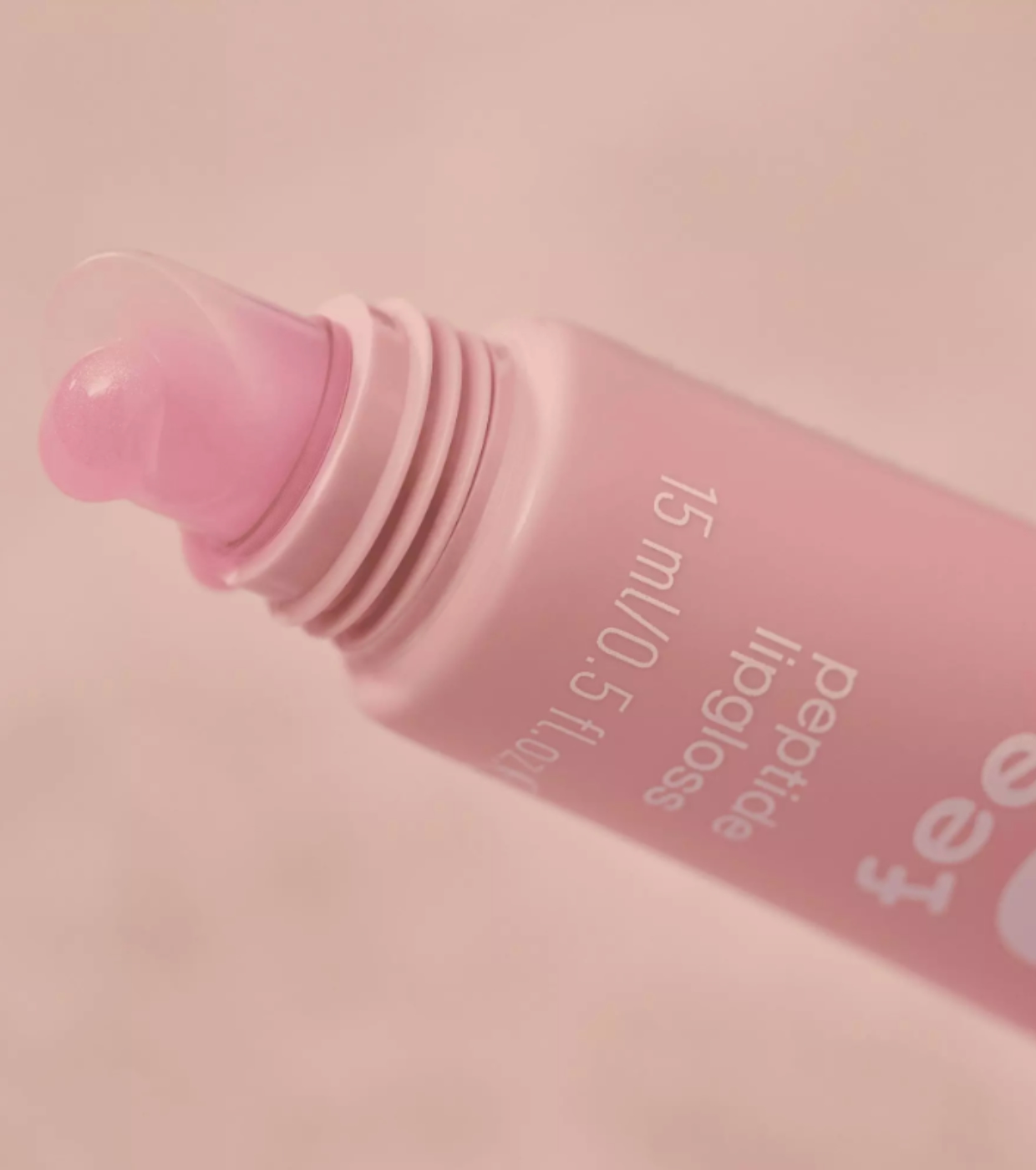 essence - *Feelin' Comfy* - Brilho Labial Peptídico - 01: Strawberry Self-love