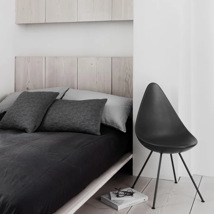 Fritz Hansen - Drop Stuhl, schwarz / schwarz