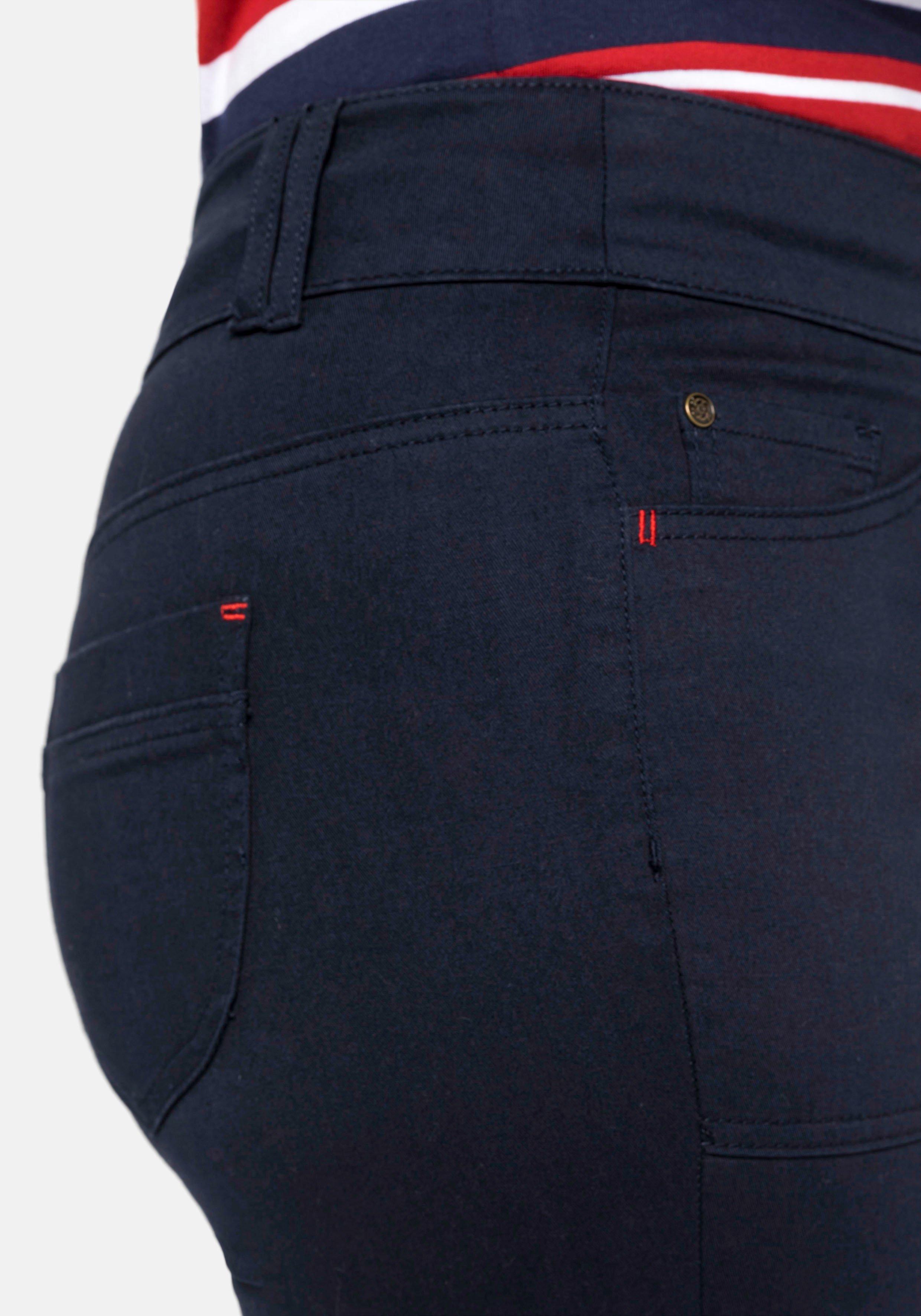 Bootcut-Hose mit markanter Knopfleiste