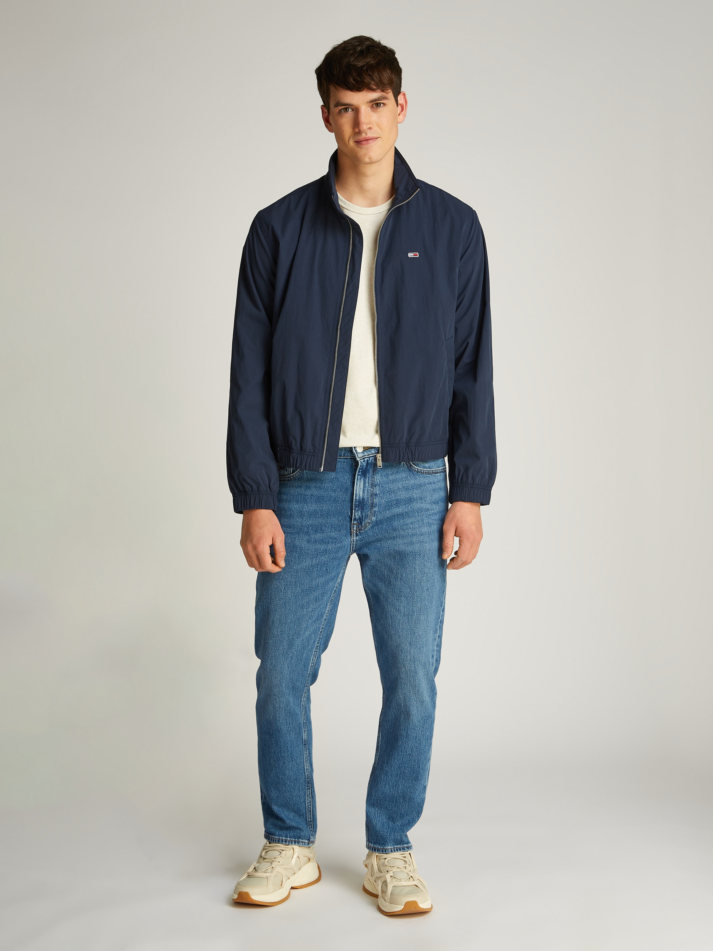 Tommy Jeans Plus Allwetterjacke »TJM ESSENTIAL JACKET EXT« in Grossen Grössen, Logostickerei, Eingriffstaschen