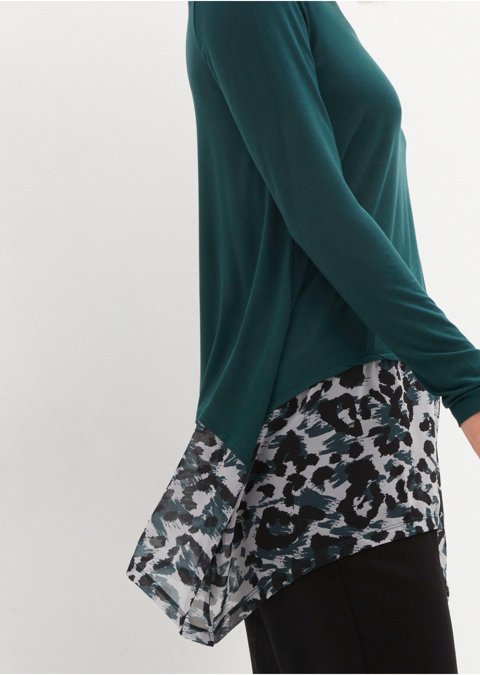 T-shirt à pans avec empiècement en chiffon