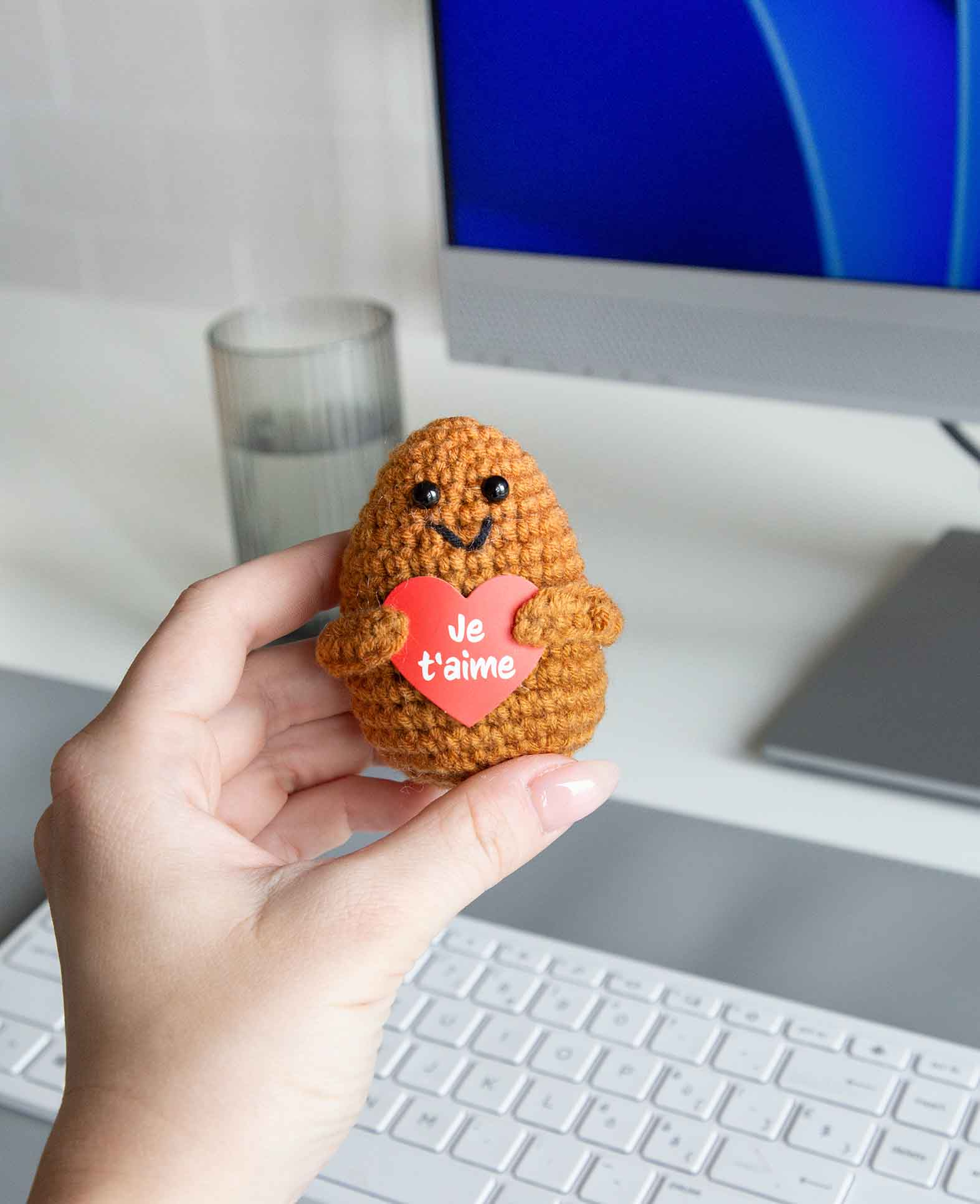 Positive Potato Gehäkelter Mini Glücksbringer Plüschtier Kartoffel Kuscheltier Geschenkidee (1000-1461) - Je t'aime