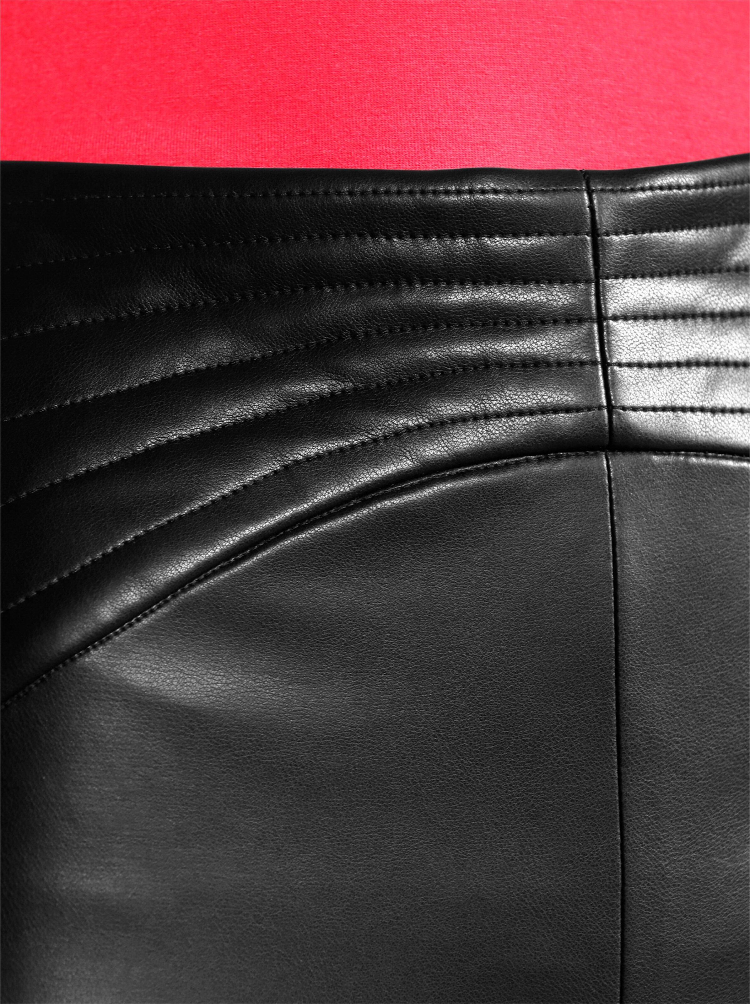 Lederimitat-Hose in schwarz