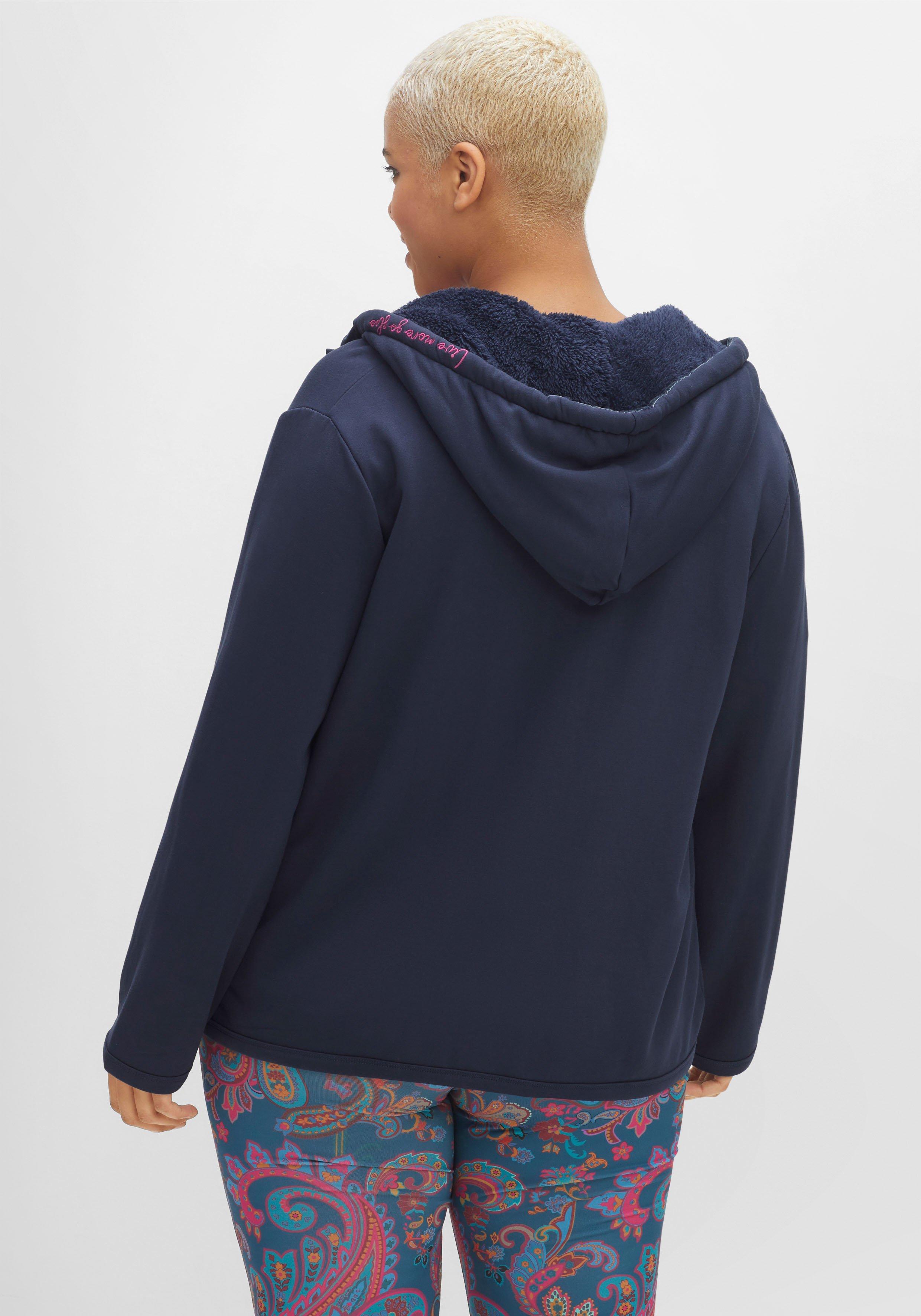 Sweatjacke mit Kapuze, Knopfleiste und Taschen